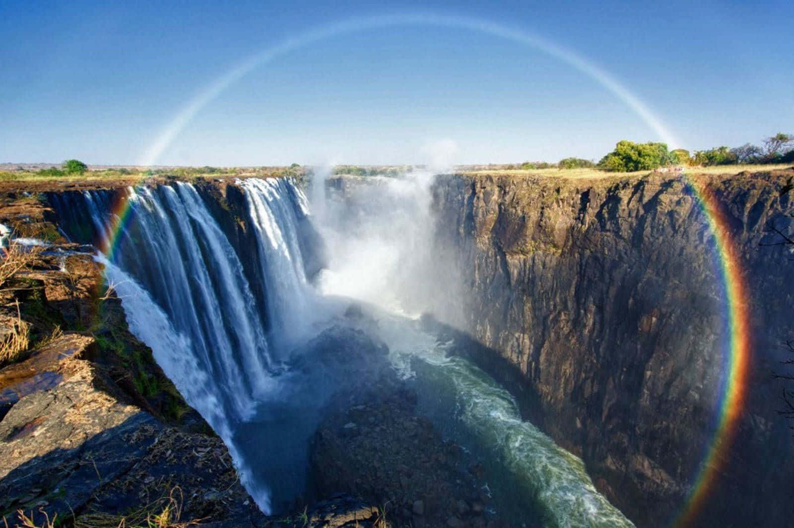 Cataratas Victoria con un halo de arcoíris Fondos de pantalla