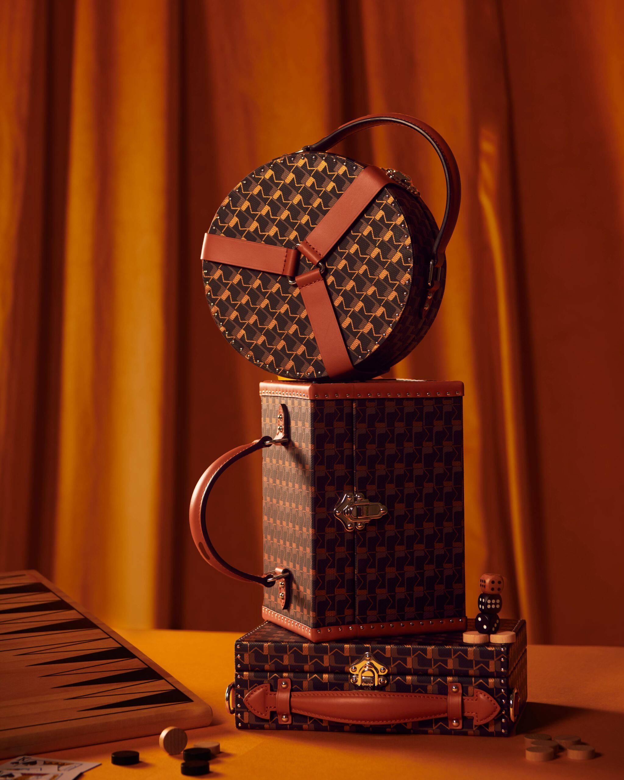Celebra con este icónico bolso Moynat Monogram Fondos de pantalla
