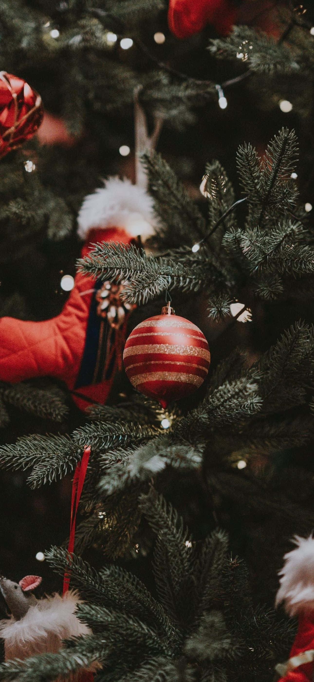 Celebra esta temporada navideña con este hermoso y festivo fondo para iPhone. Fondos de pantalla