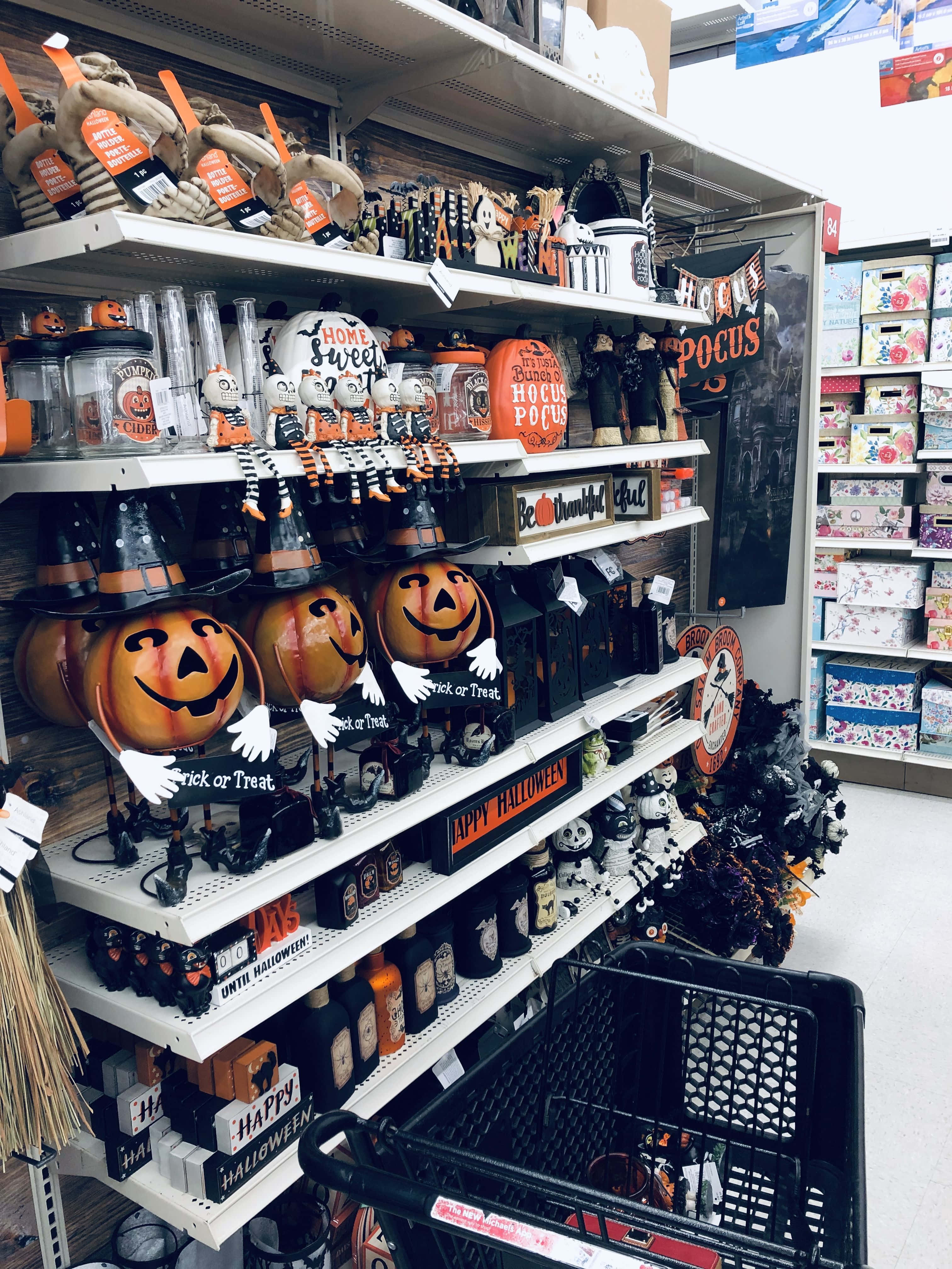 Celebra la temporada más espeluznante con una estética divertida y escalofriante de Halloween. Fondos de pantalla