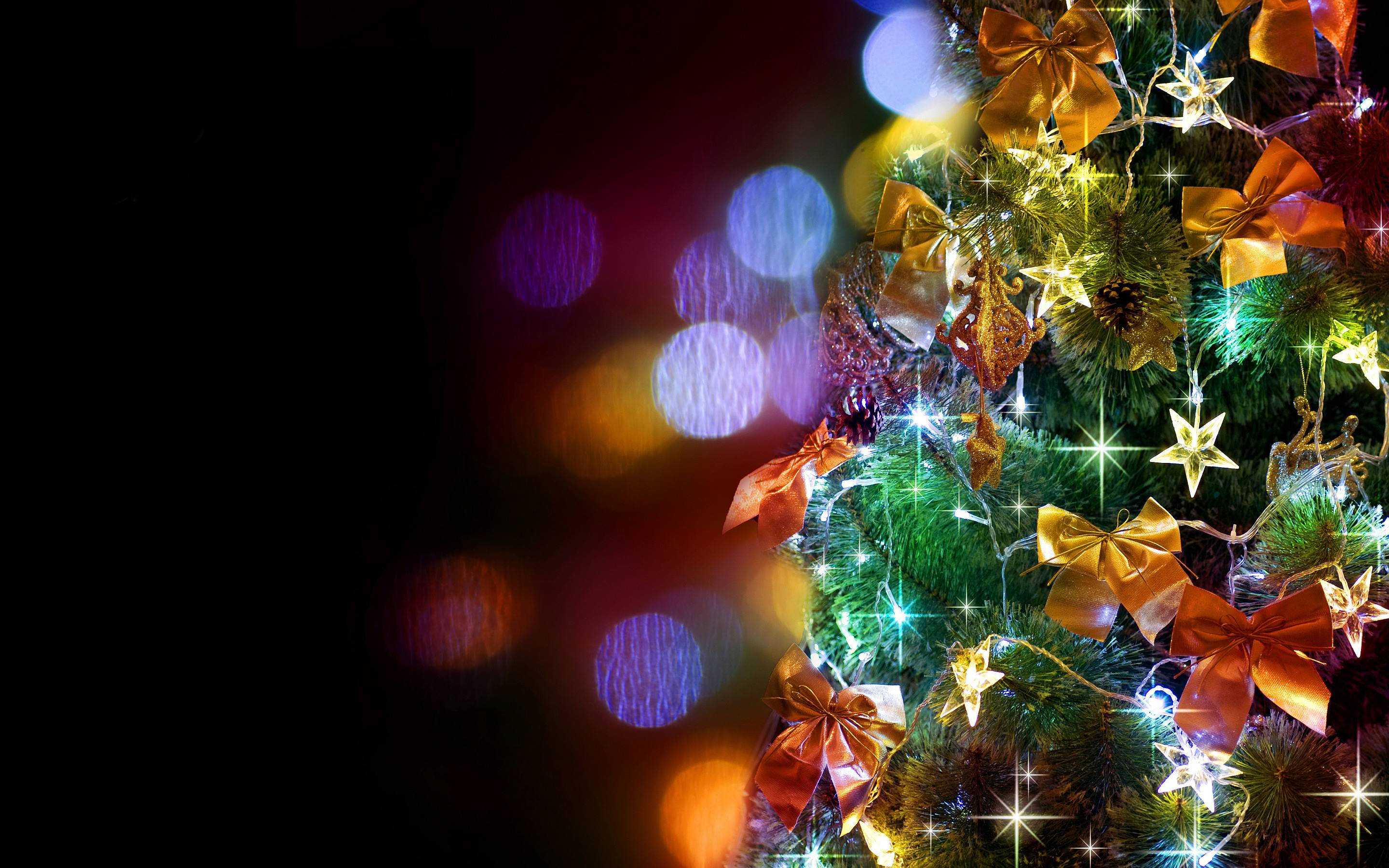 Celebra las Fiestas con esta Exhibición Festiva de Árbol de Navidad Fondos de pantalla