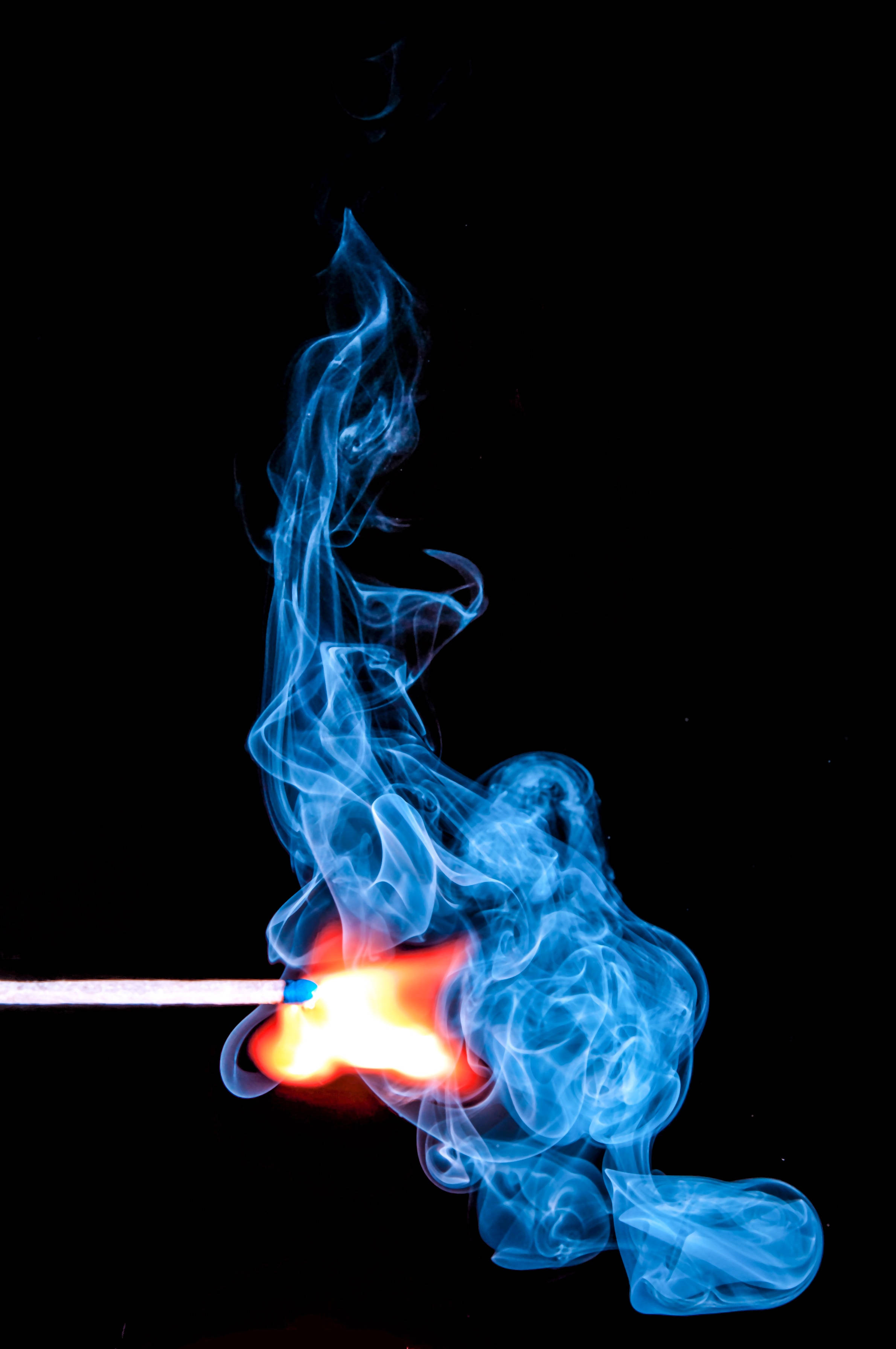 Cerilla con Humo Azulado Fondos de pantalla