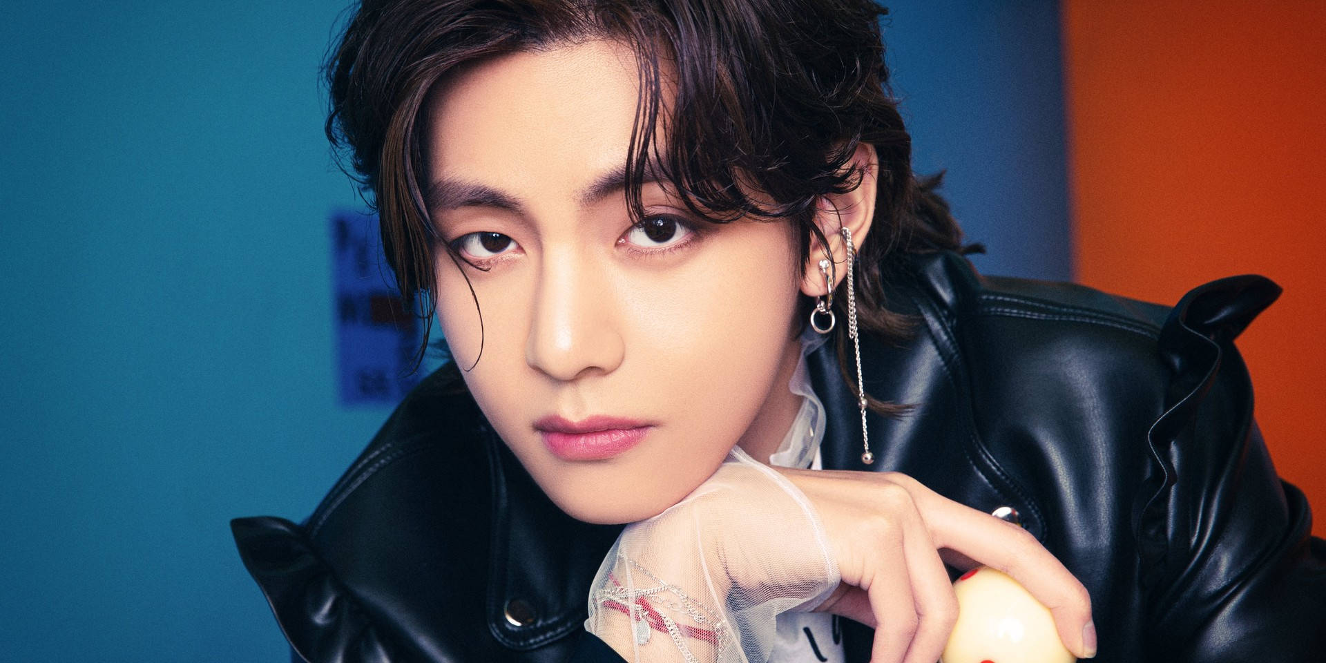Chaqueta de Cuero Negra de V de BTS Fondos de pantalla
