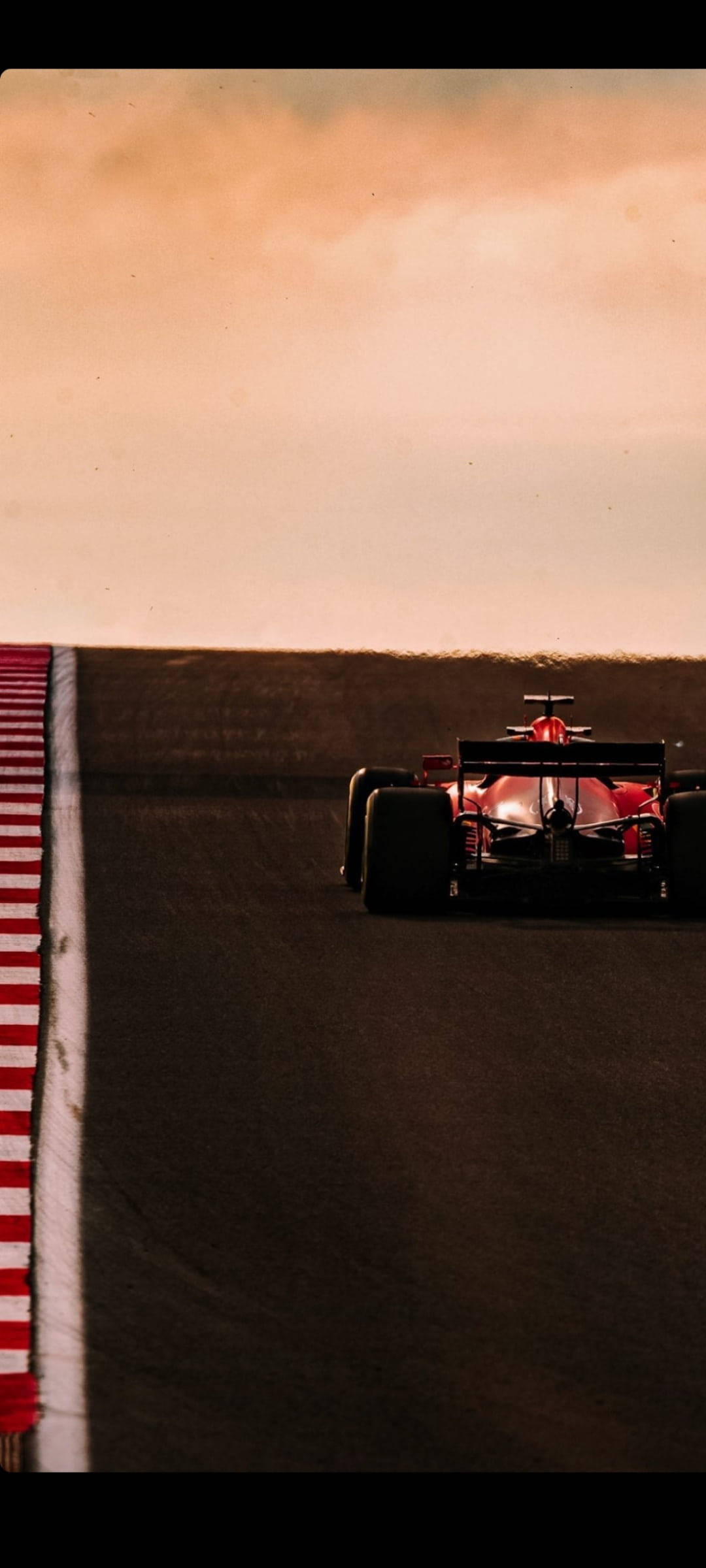 Charles Leclerc conduciendo hacia el atardecer Fondos de pantalla