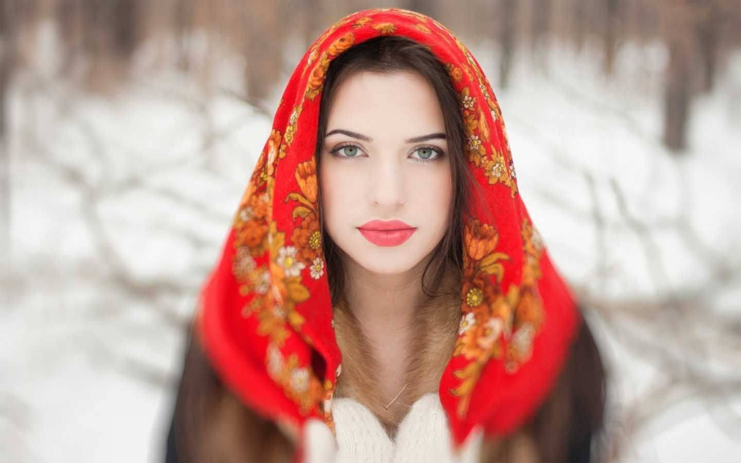 Chica con hiyab en la nieve Fondos de pantalla