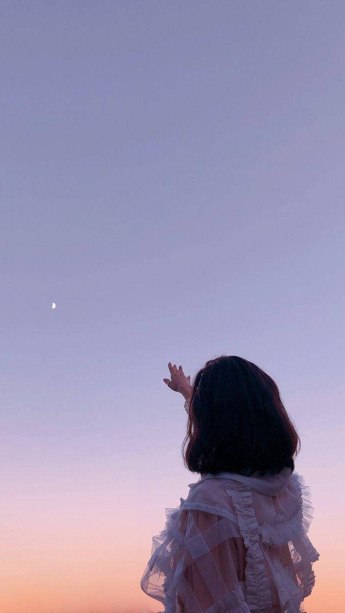 Chica estética mirando al cielo Fondos de pantalla