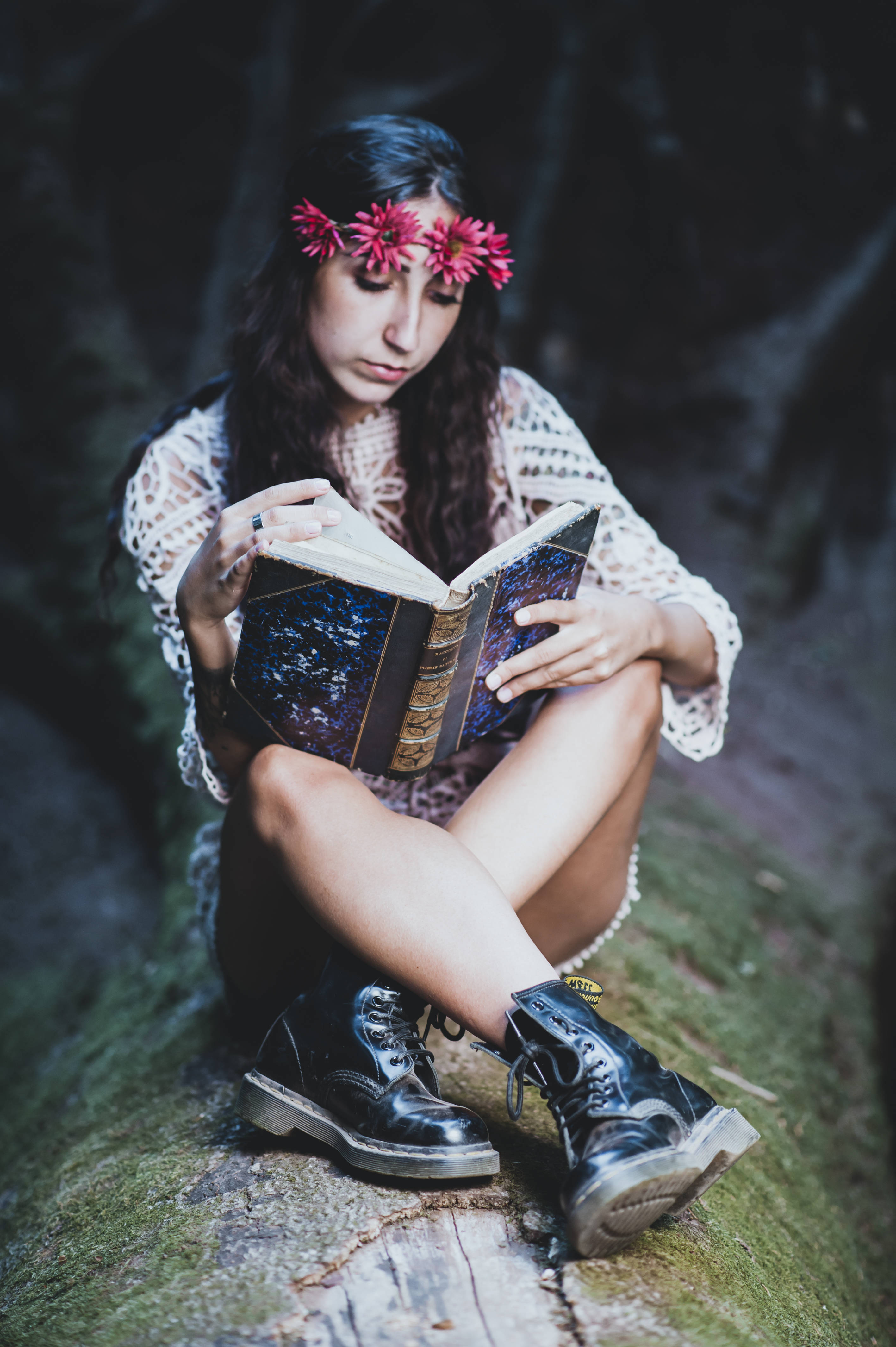 Chica y Libro Estética Fondos de pantalla