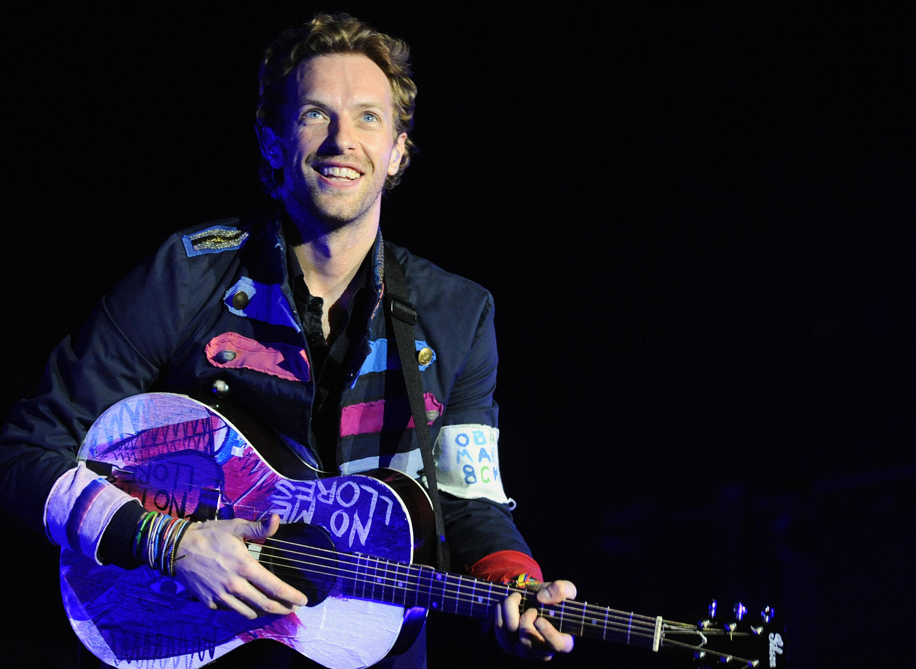 Chris Martin Fondo Negro Fondos de pantalla