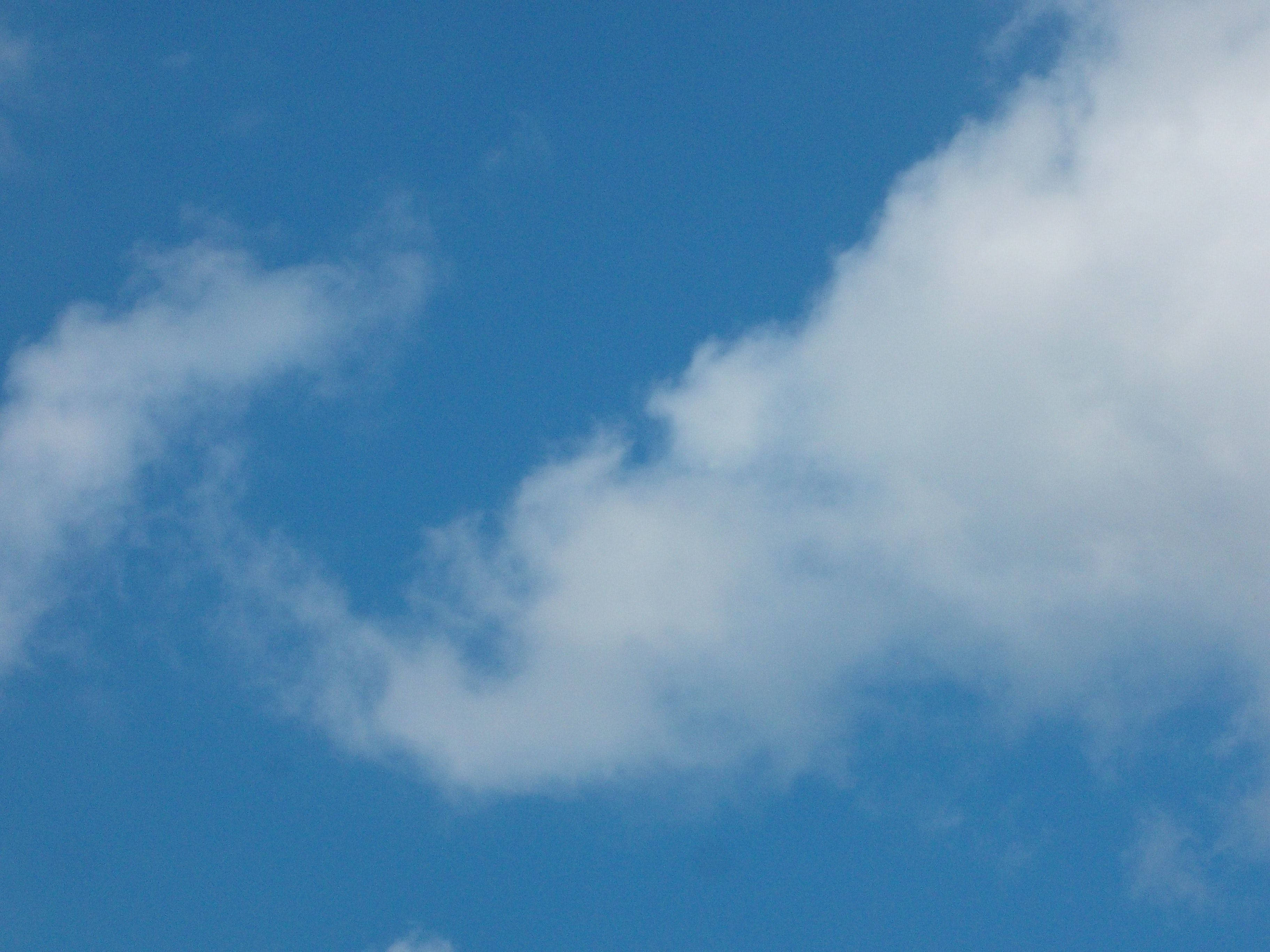 Cielo Azul y Nubes Estéticas Fondos de pantalla