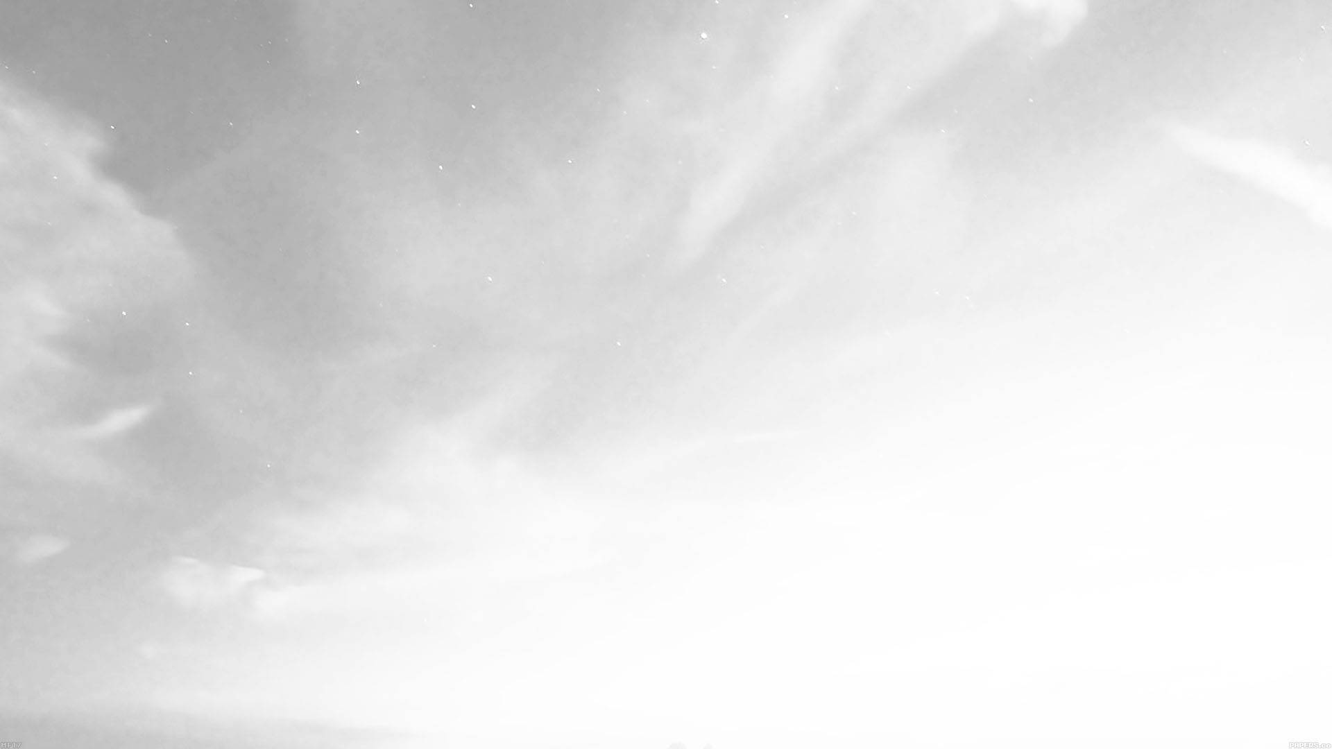 Cielo Brillante con Nubes Blancas y Grises Fondos de pantalla
