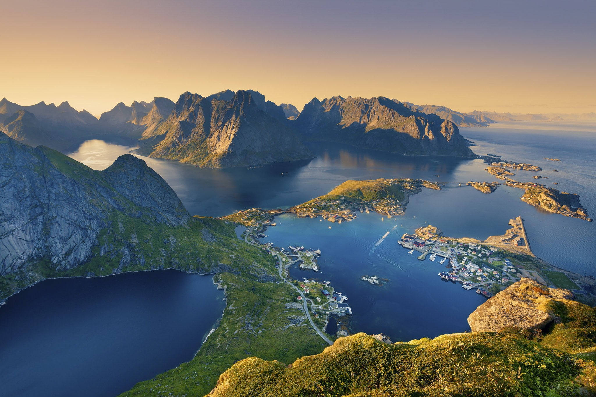 Cielo despejado en los fiordos de Noruega Fondos de pantalla