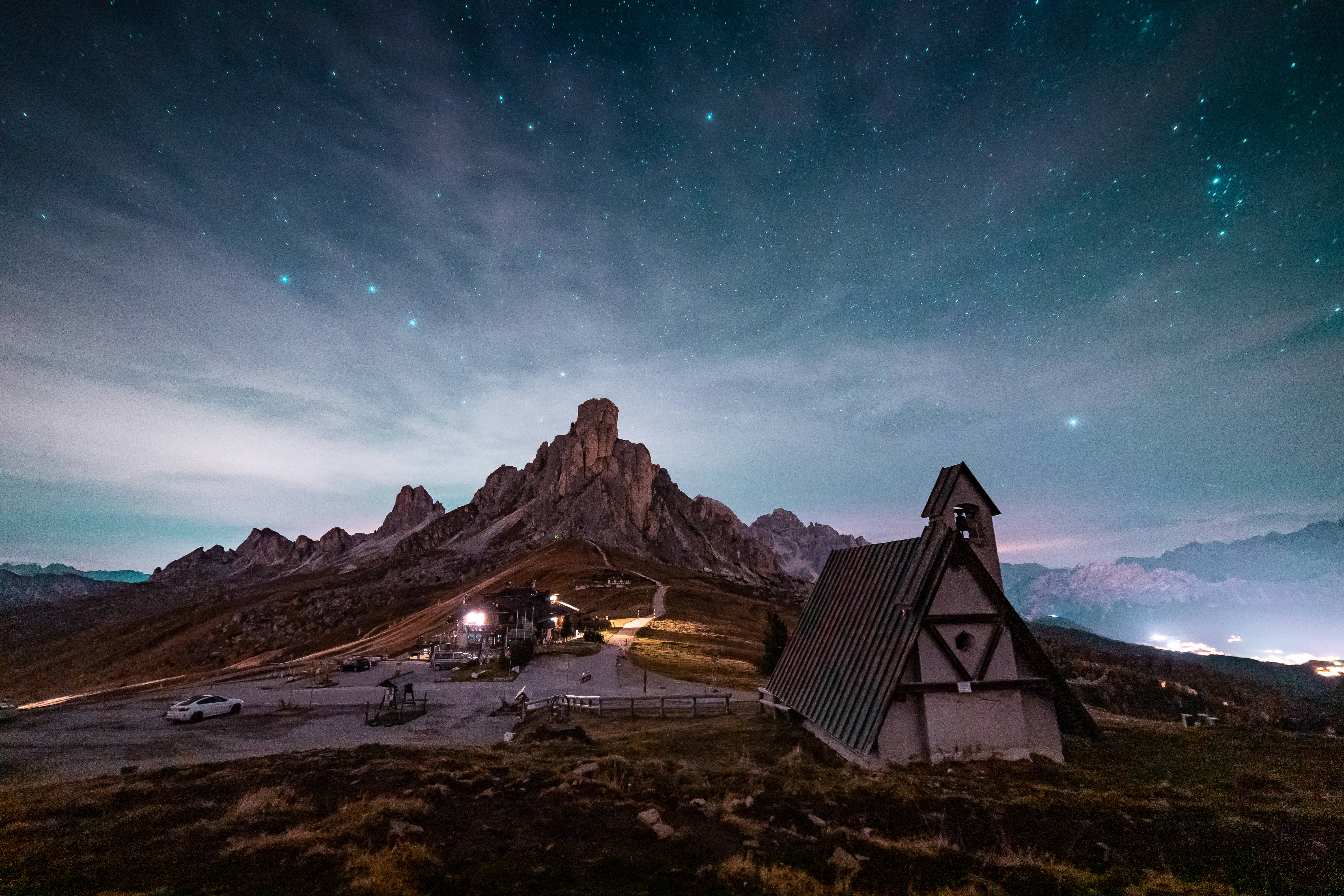 Cielo estético sobre casas Fondos de pantalla