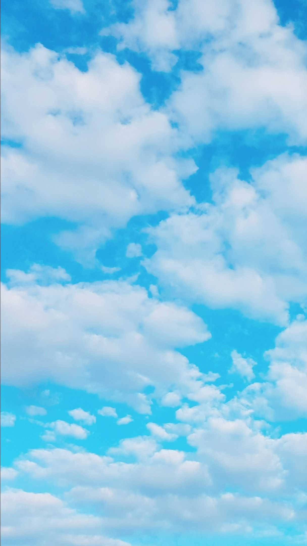 Cielo Nublado Azul Estético Simple Fondos de pantalla