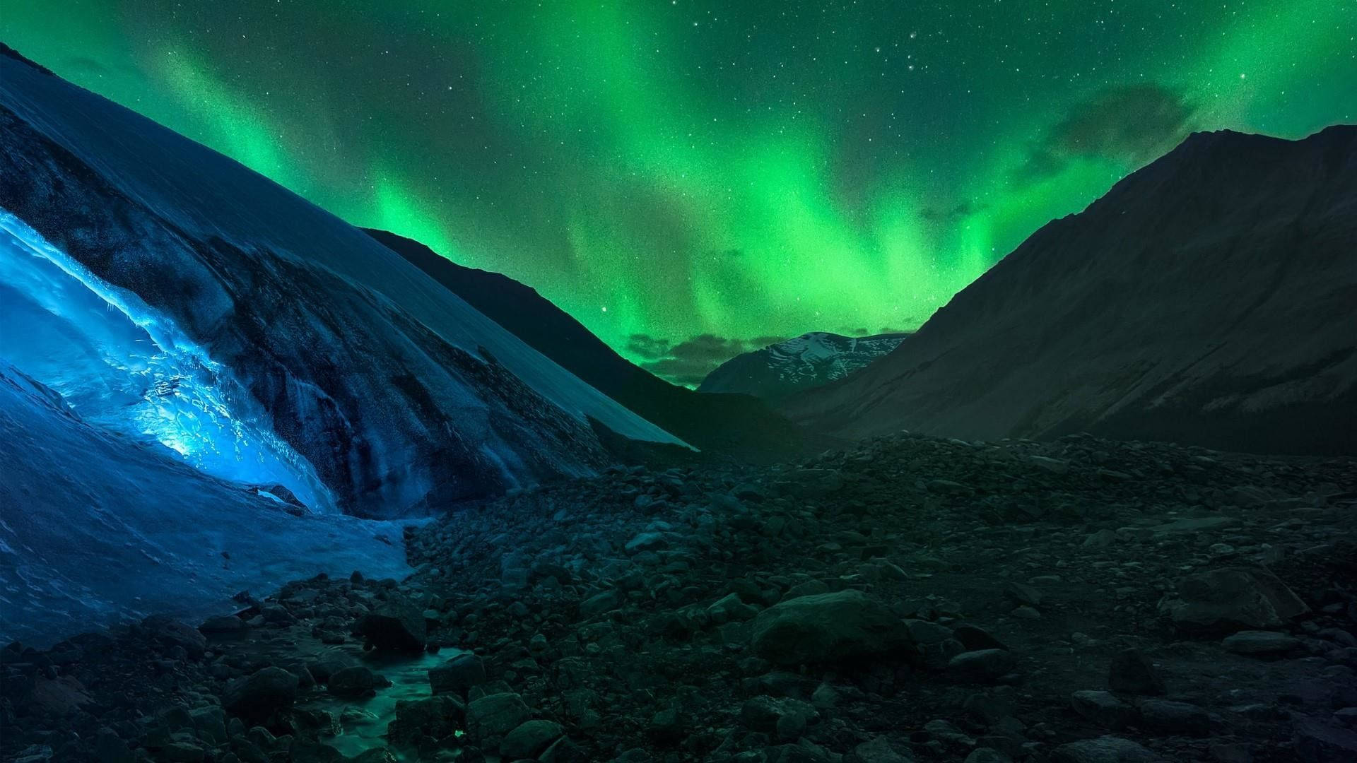 Cielo verde sobre un valle Fondos de pantalla