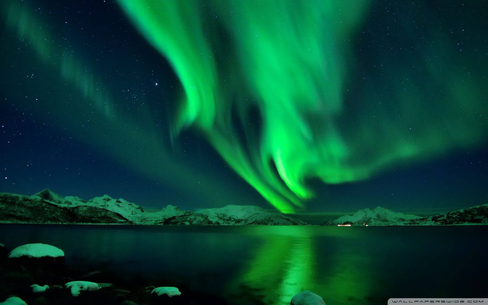 Cielo Verde Sobre Montañas Nevadas Fondos de pantalla