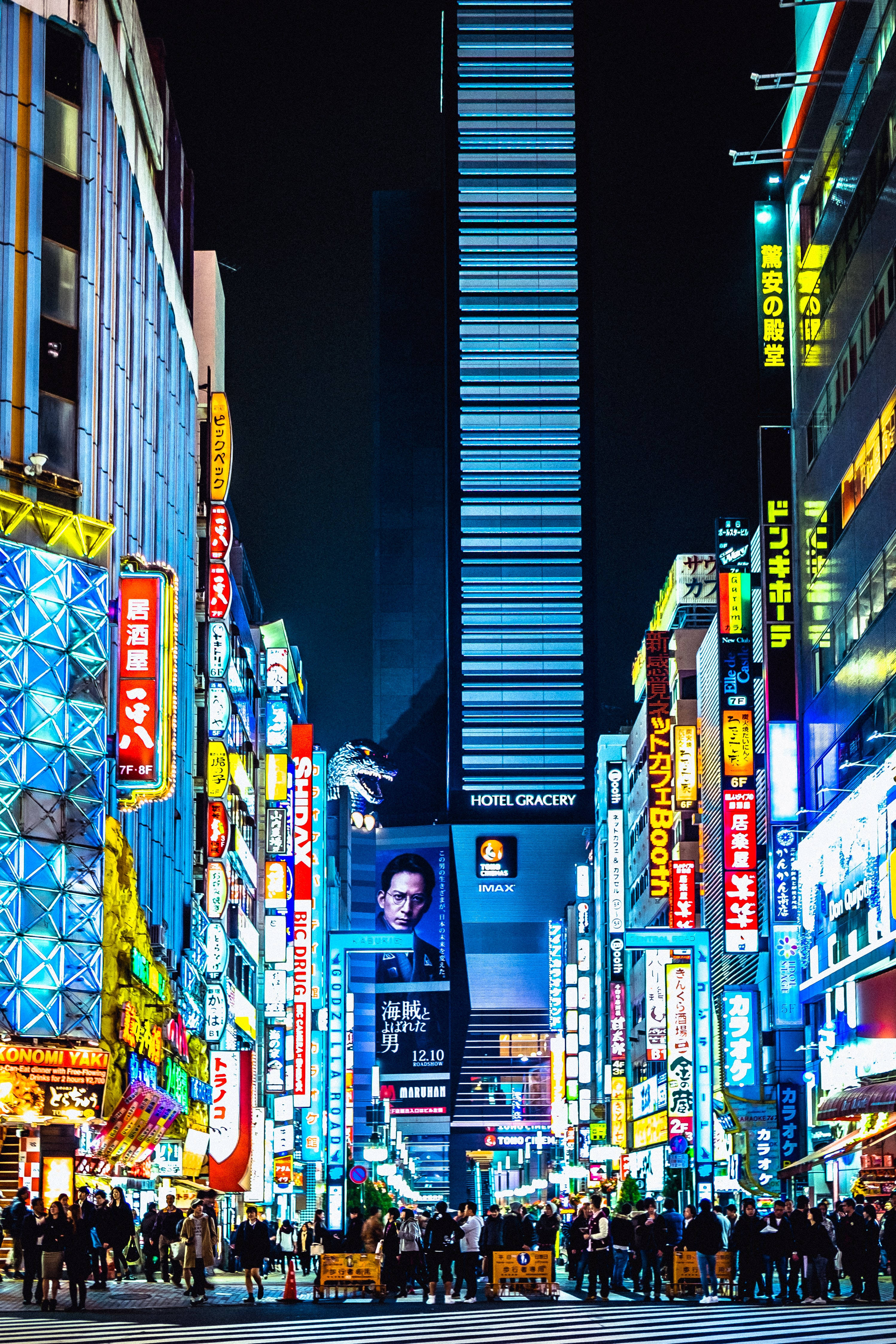 Ciudad japonesa colorida de noche en Tokio en HD Fondos de pantalla