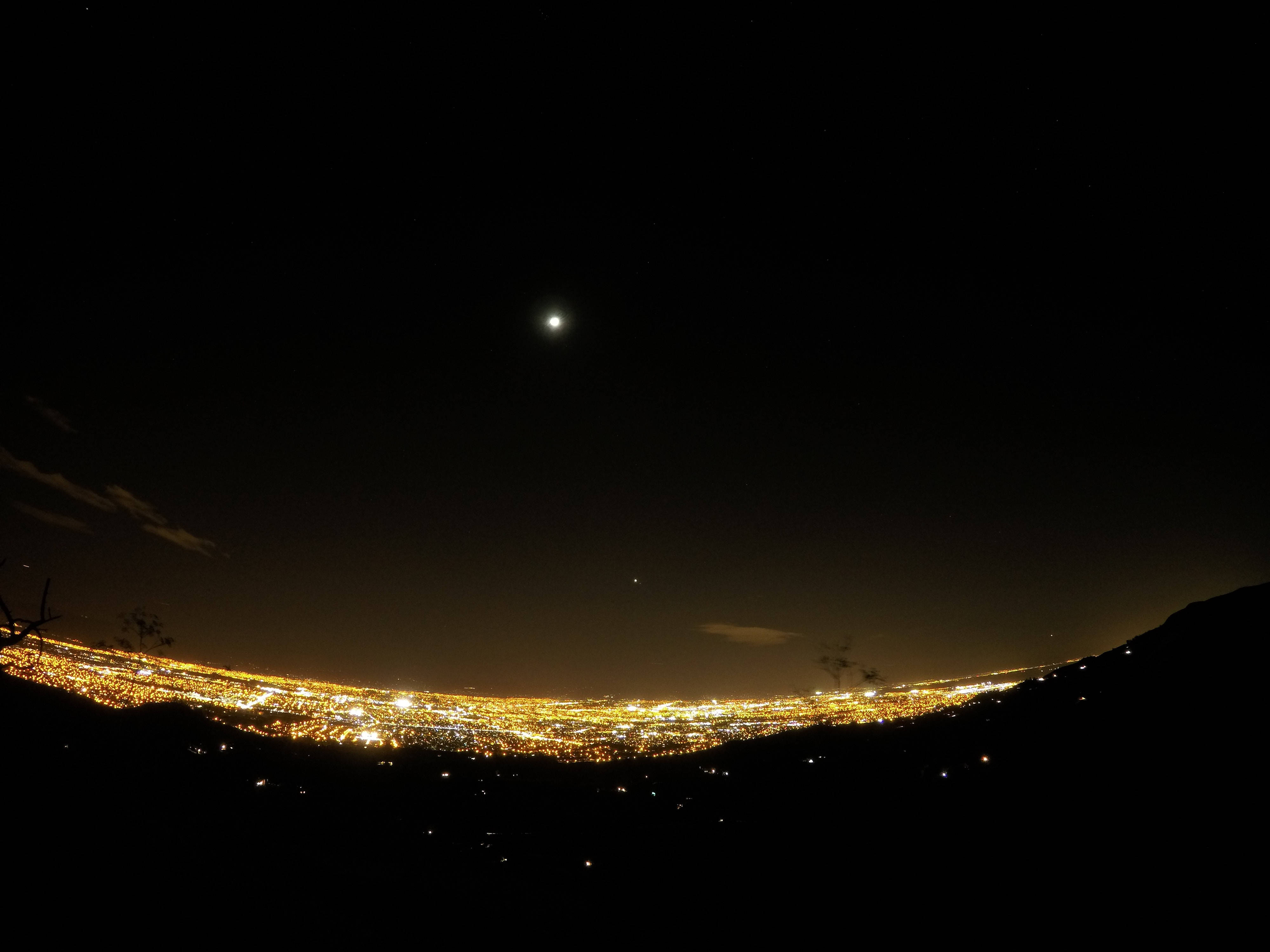 Ciudad Nocturna y Cielo Fondos de pantalla