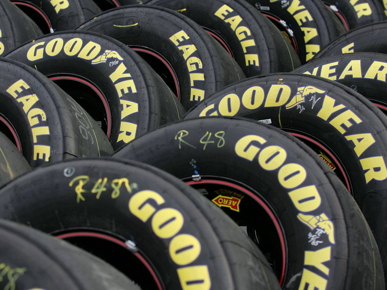 Colección de llantas Goodyear negras Fondos de pantalla