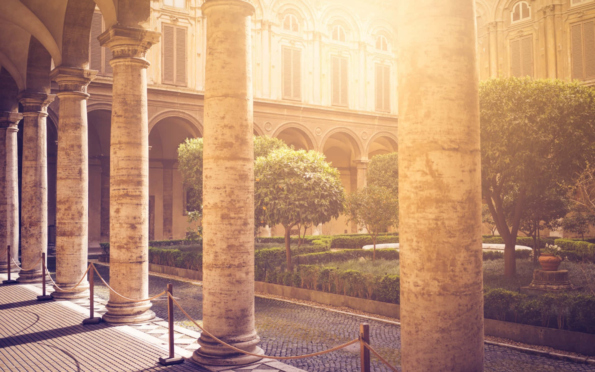 Columnas de la Galería Doria Pamphilj en Horas Doradas Fondos de pantalla