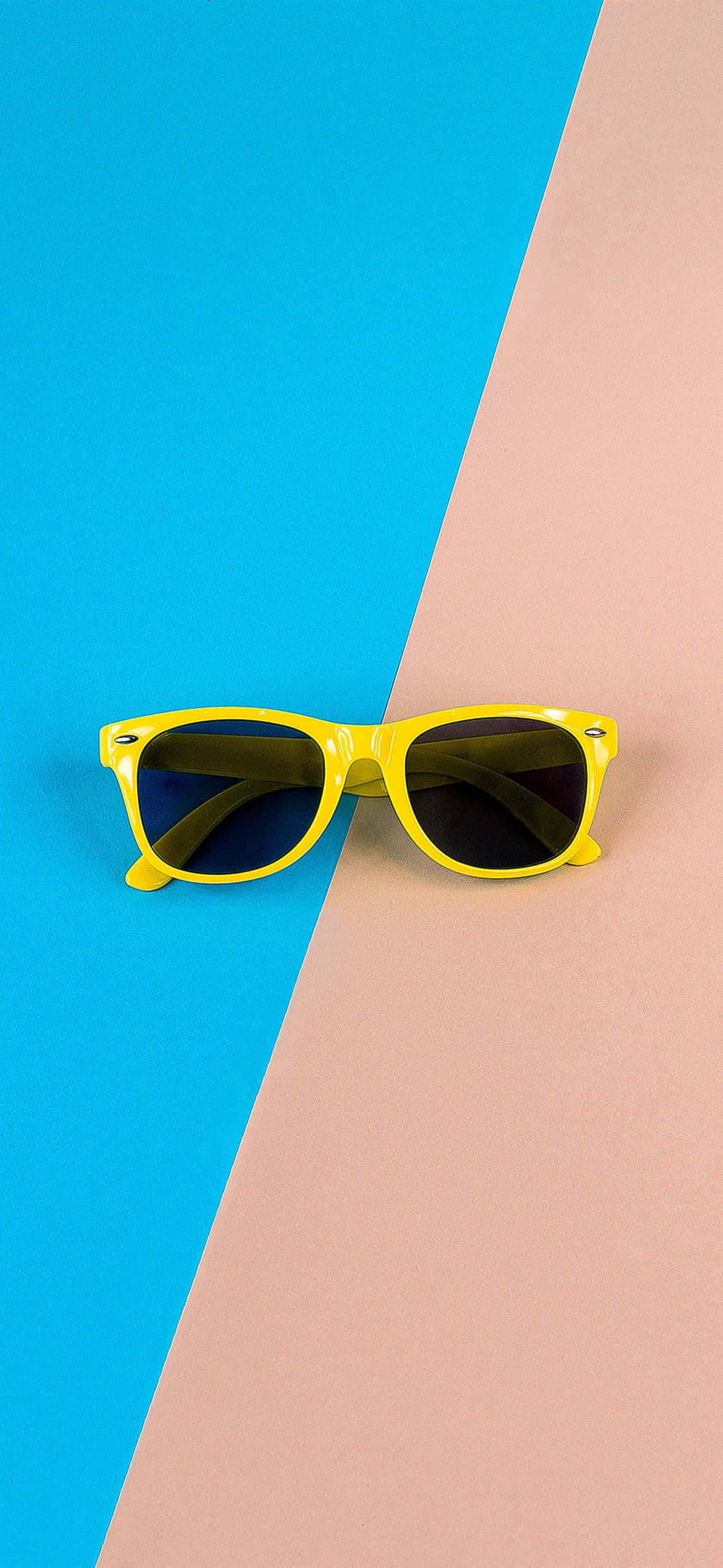 Combinación de Colores Audaz y Brillante de Rosa, Amarillo y Azul Fondos de pantalla