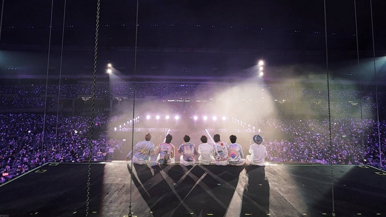 Concierto de BTS con los miembros en el escenario Fondos de pantalla