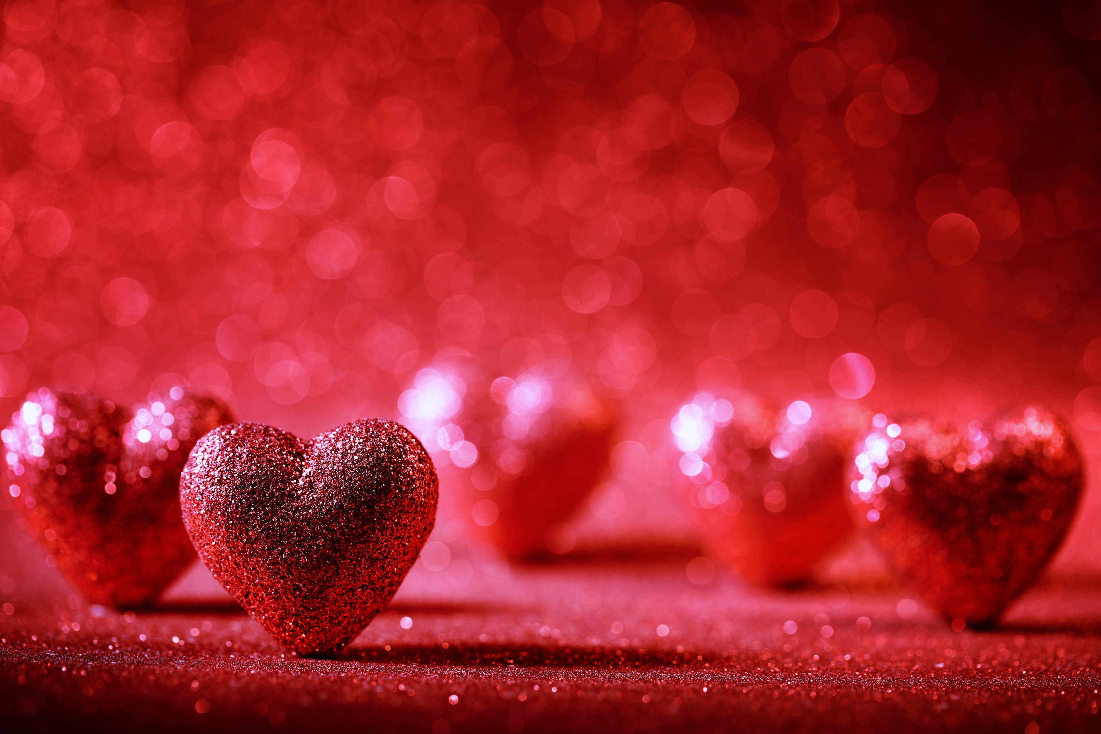 Corazones Brillantes en Rojo 4K UHD Fondos de pantalla