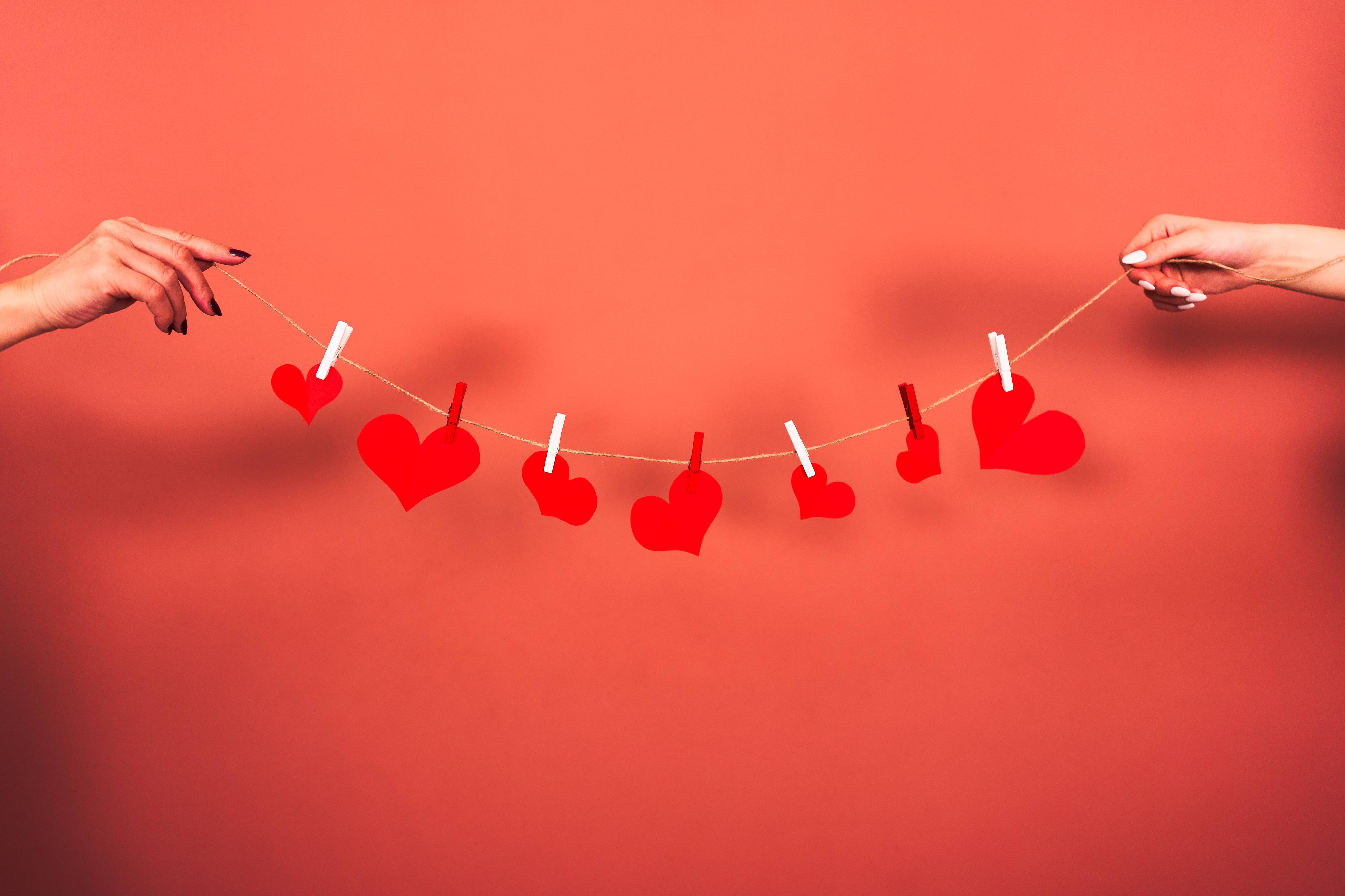 Corazones Estéticos en un Hilo Fondos de pantalla