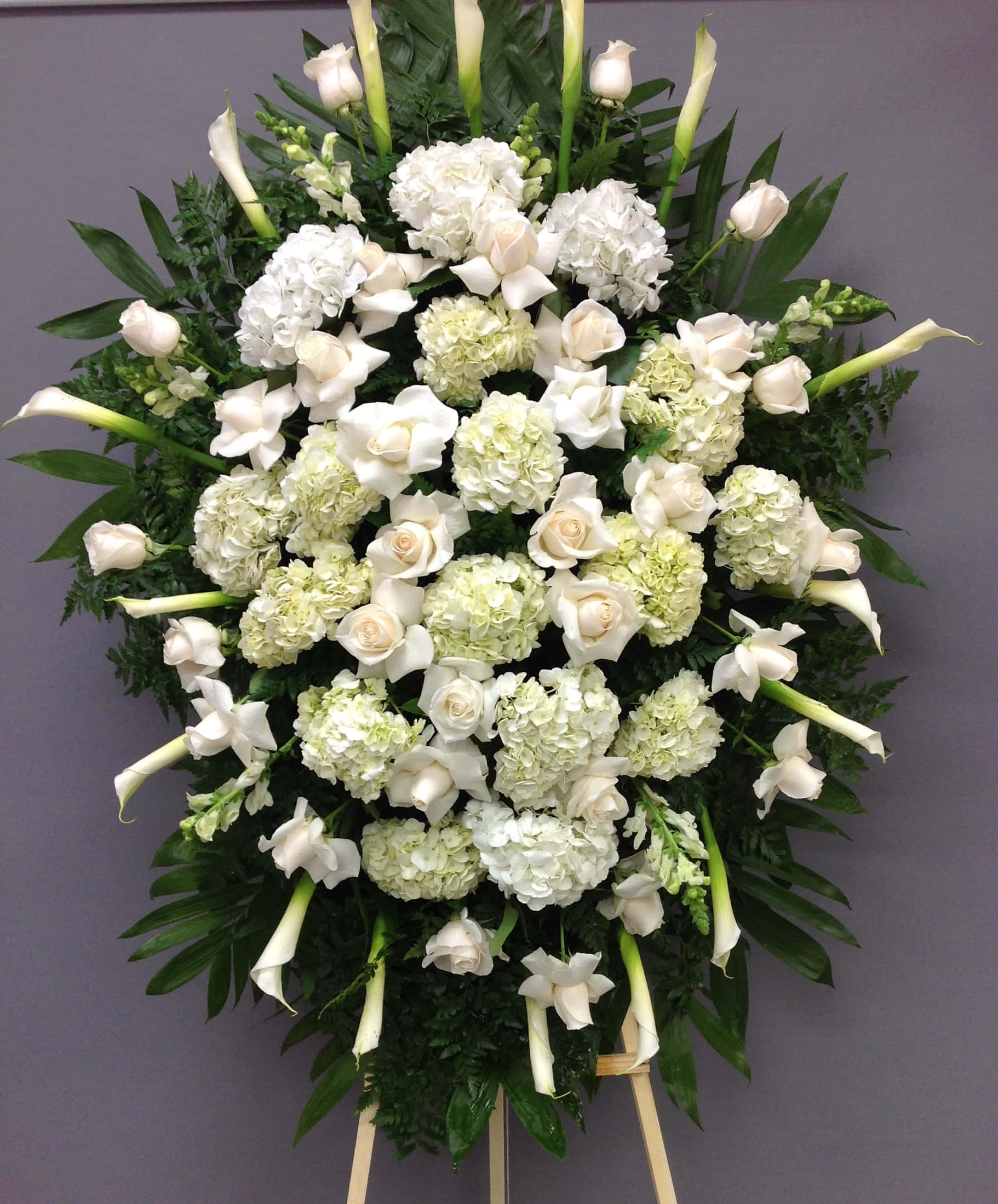 Corona fúnebre blanca y blanca Fondos de pantalla