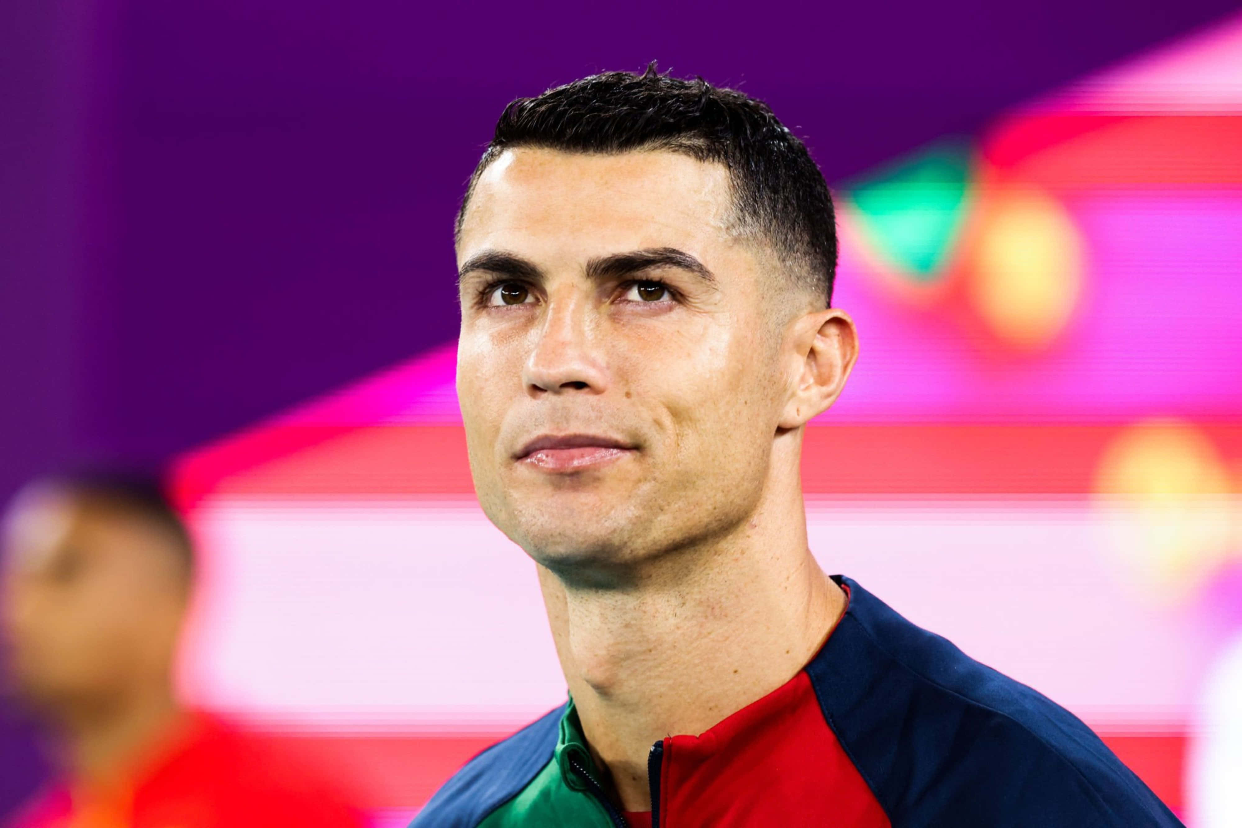 Cristiano Ronaldo Persigue Sueños Dentro y Fuera de la Cancha Fondos de pantalla