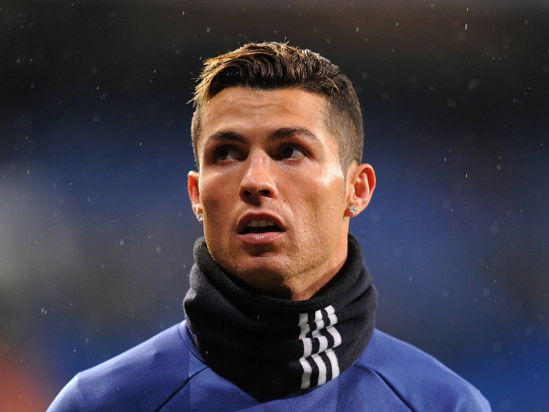 Fondo de pantalla de Cristiano Ronaldo de hombros.