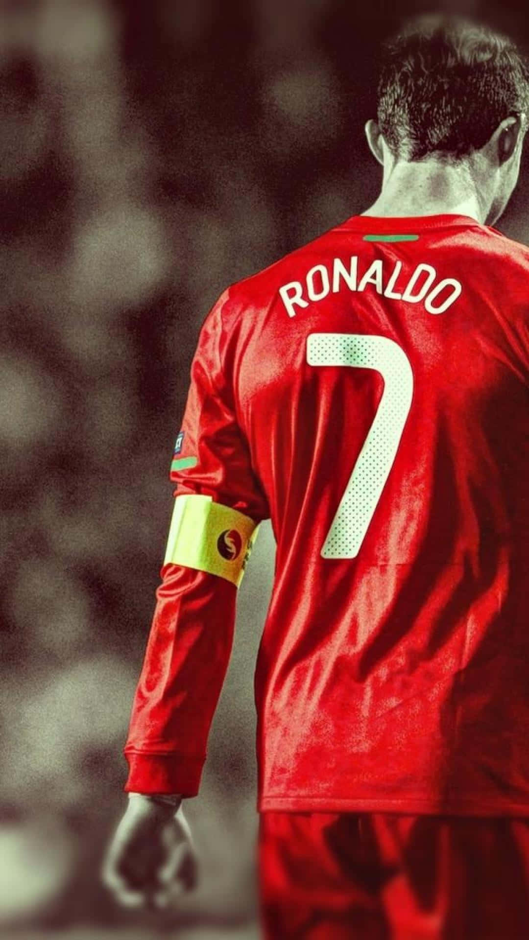 Cristiano Ronaldo muestra su habilidad mientras dribla el balón entre los defensores Fondos de pantalla