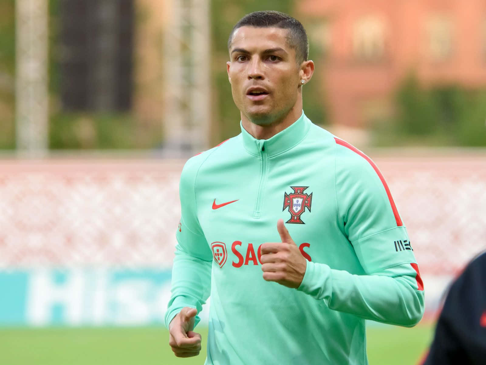 Cristiano Ronaldo, futbolista icónico que sigue asombrando a los aficionados con su habilidad y pasión por el juego Fondos de pantalla