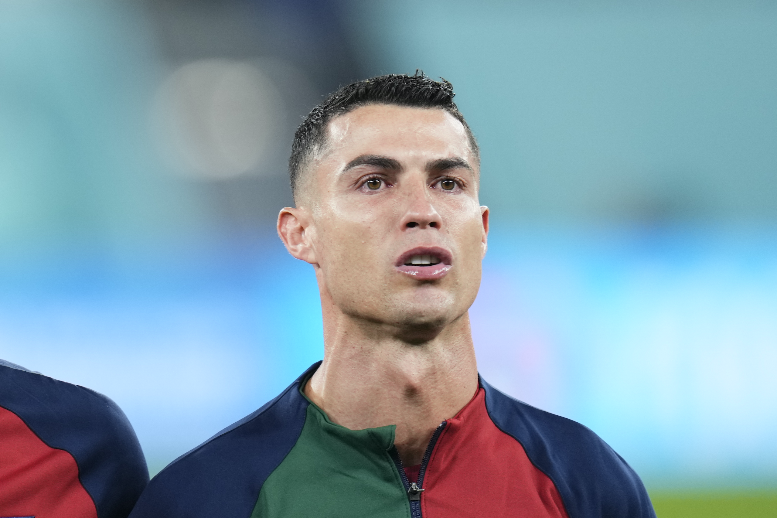 Cristiano Ronaldo listo para la acción en el campo de fútbol Fondos de pantalla