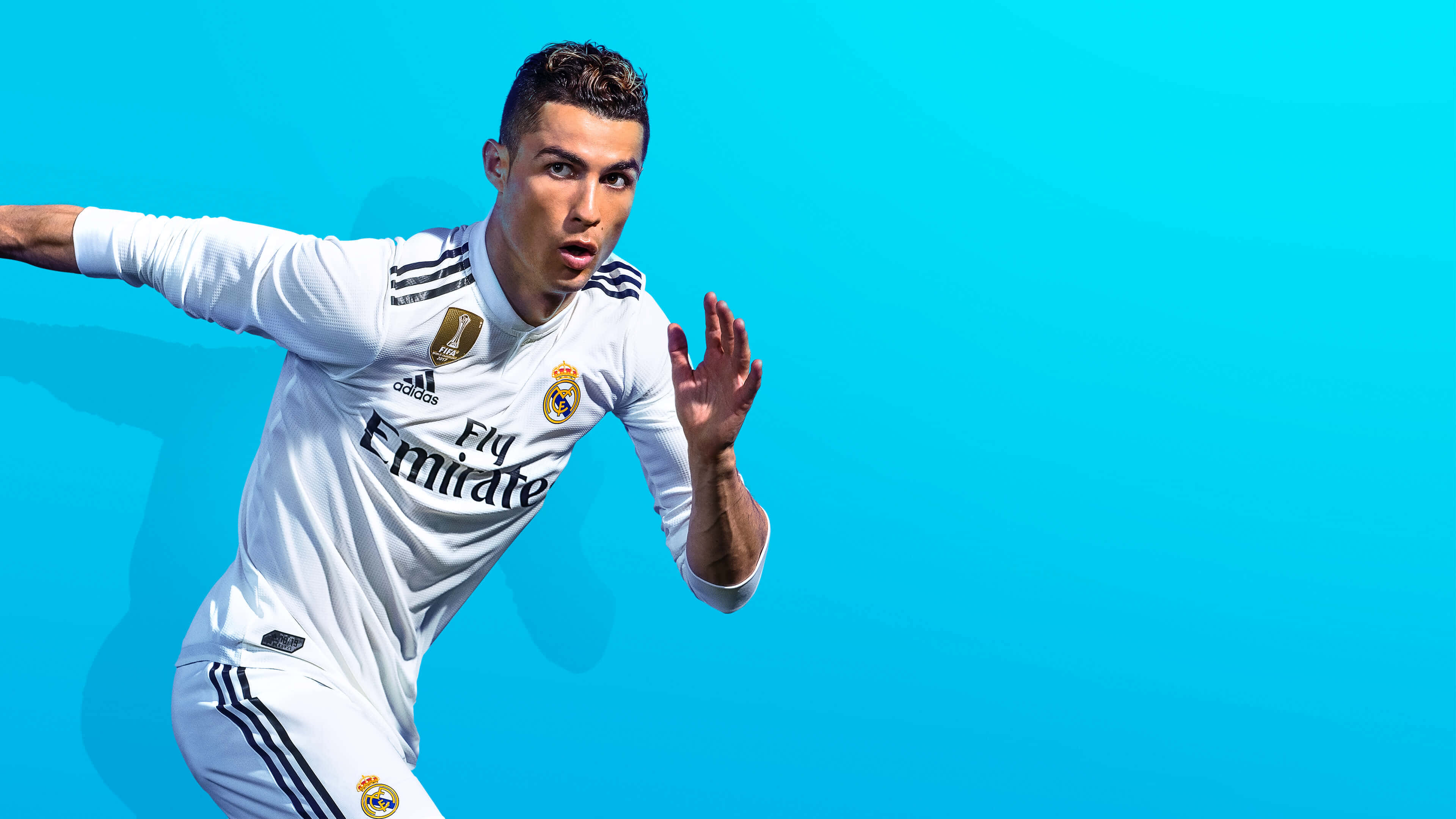 Cristiano Ronaldo posando en el campo Fondos de pantalla