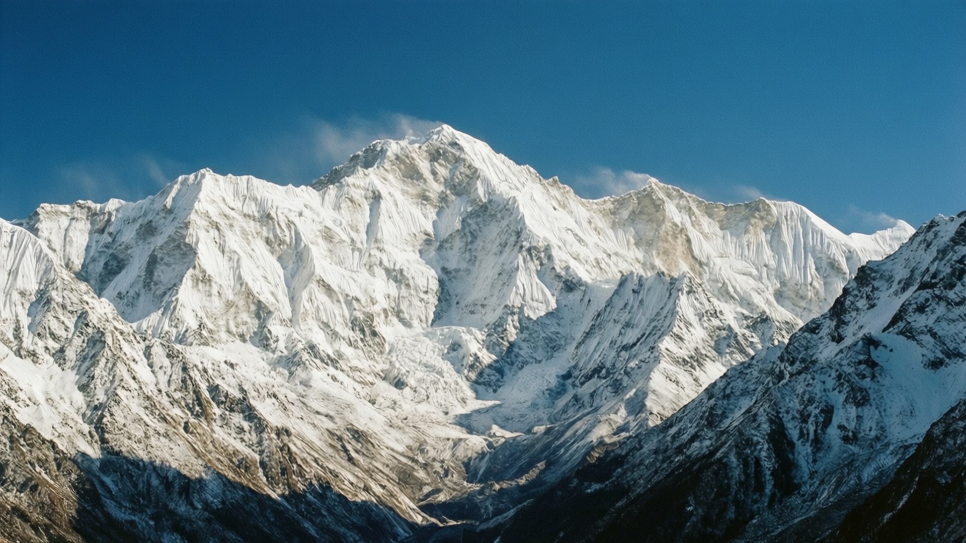 Cumbres Nevadas Majestuosas Fondos de pantalla