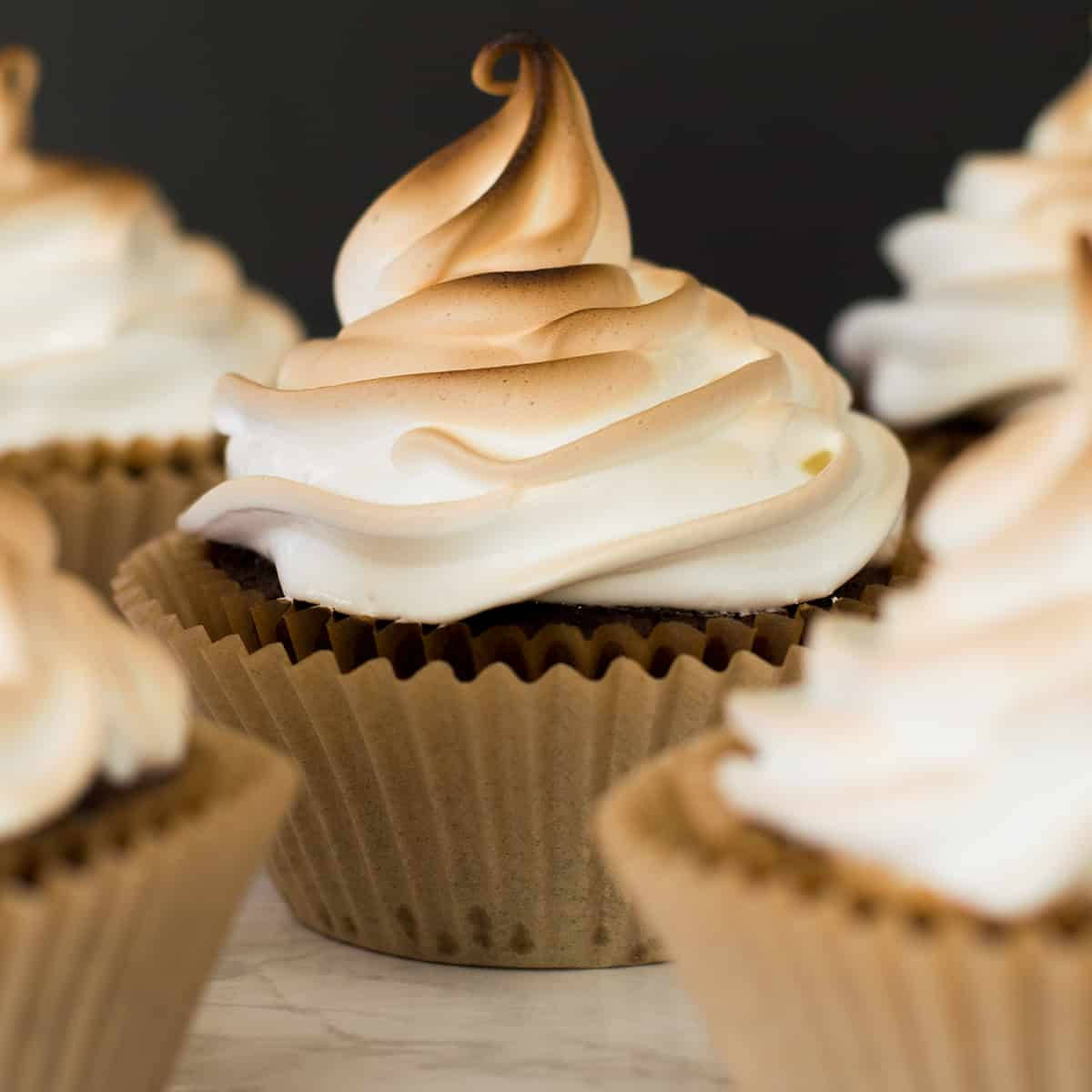 Cupcake con glaseado de malvavisco degradado Fondos de pantalla