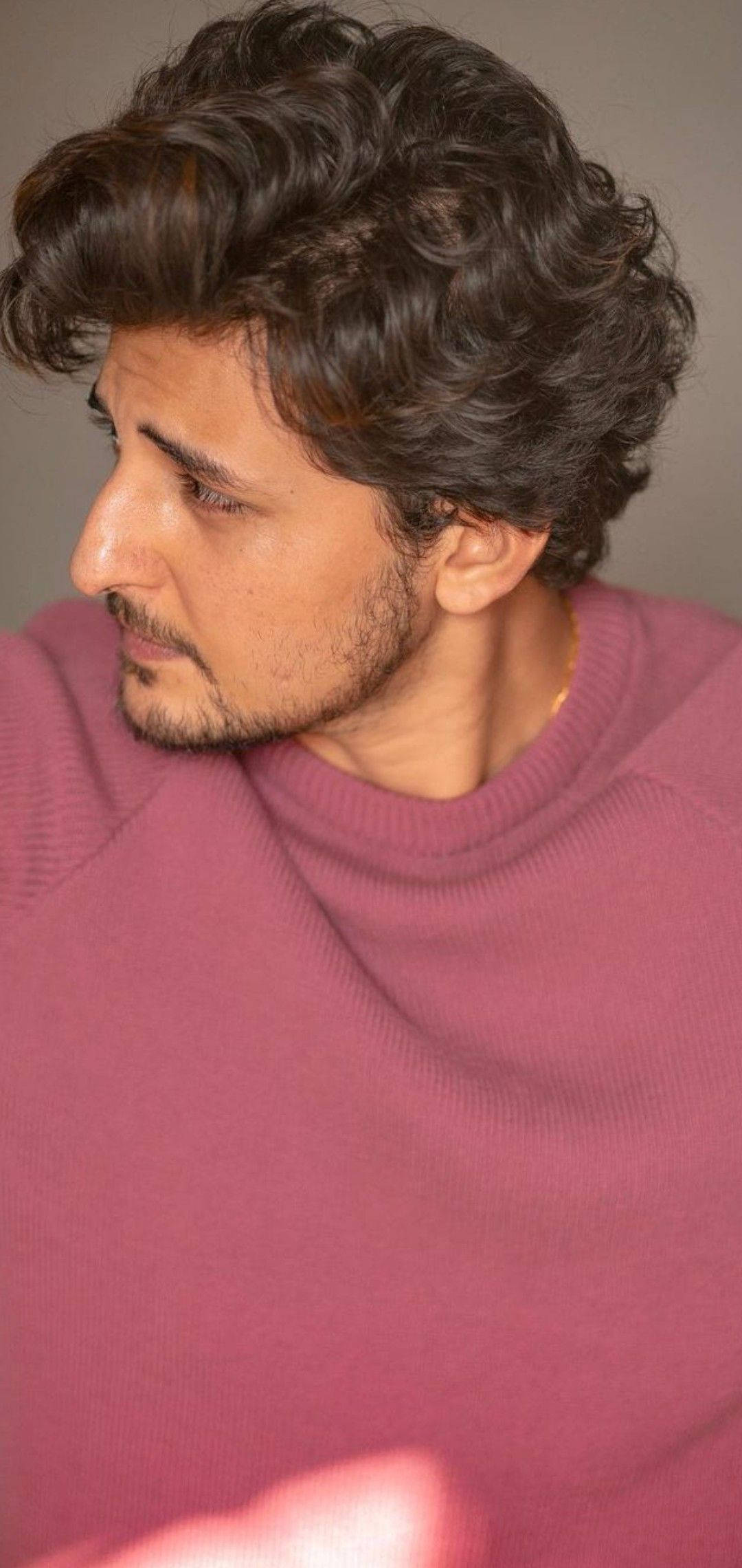 Darshan Raval HD Cabello Rizado Fondos de pantalla