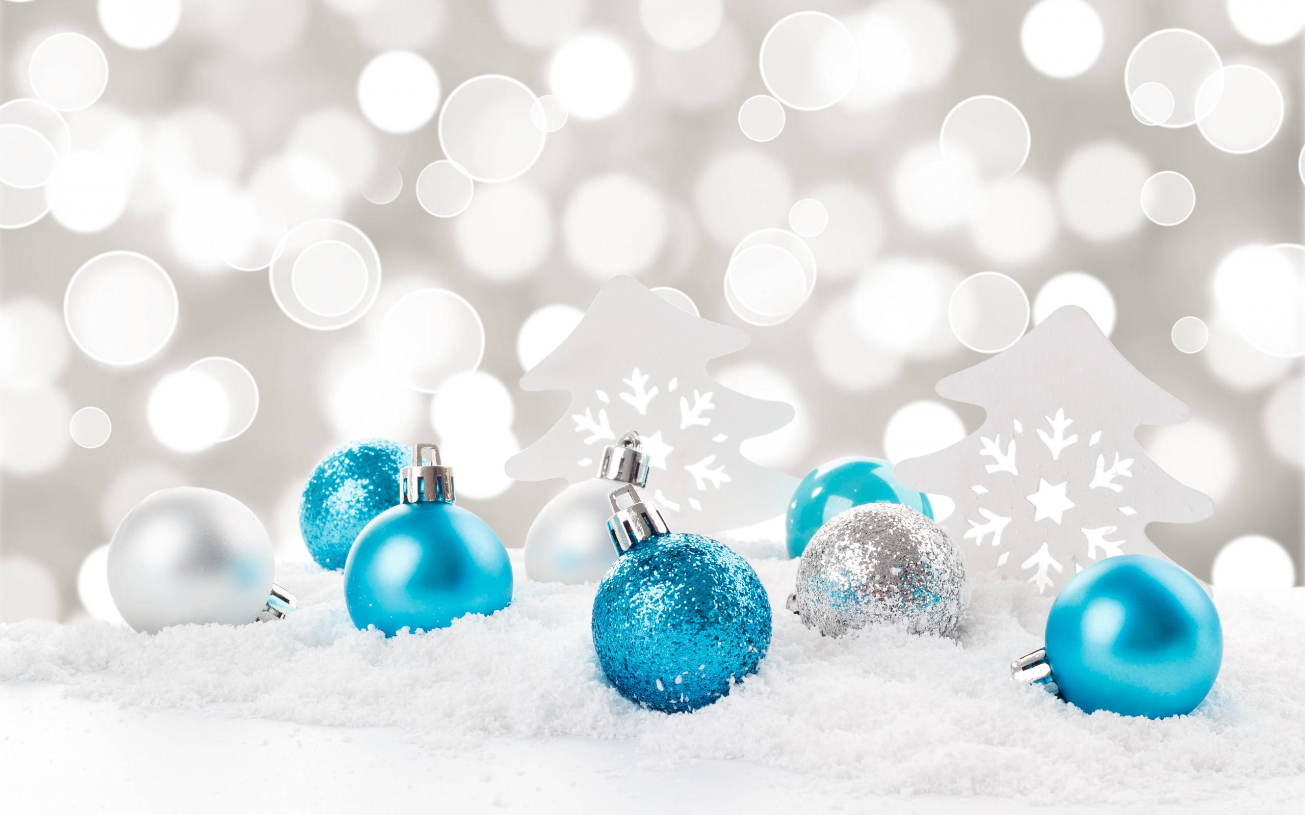 Decoración de bolas navideñas azules y plateadas Fondos de pantalla
