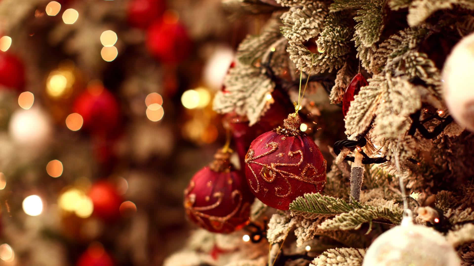 Decoraciones de árbol de Navidad con luces y adornos Fondos de pantalla