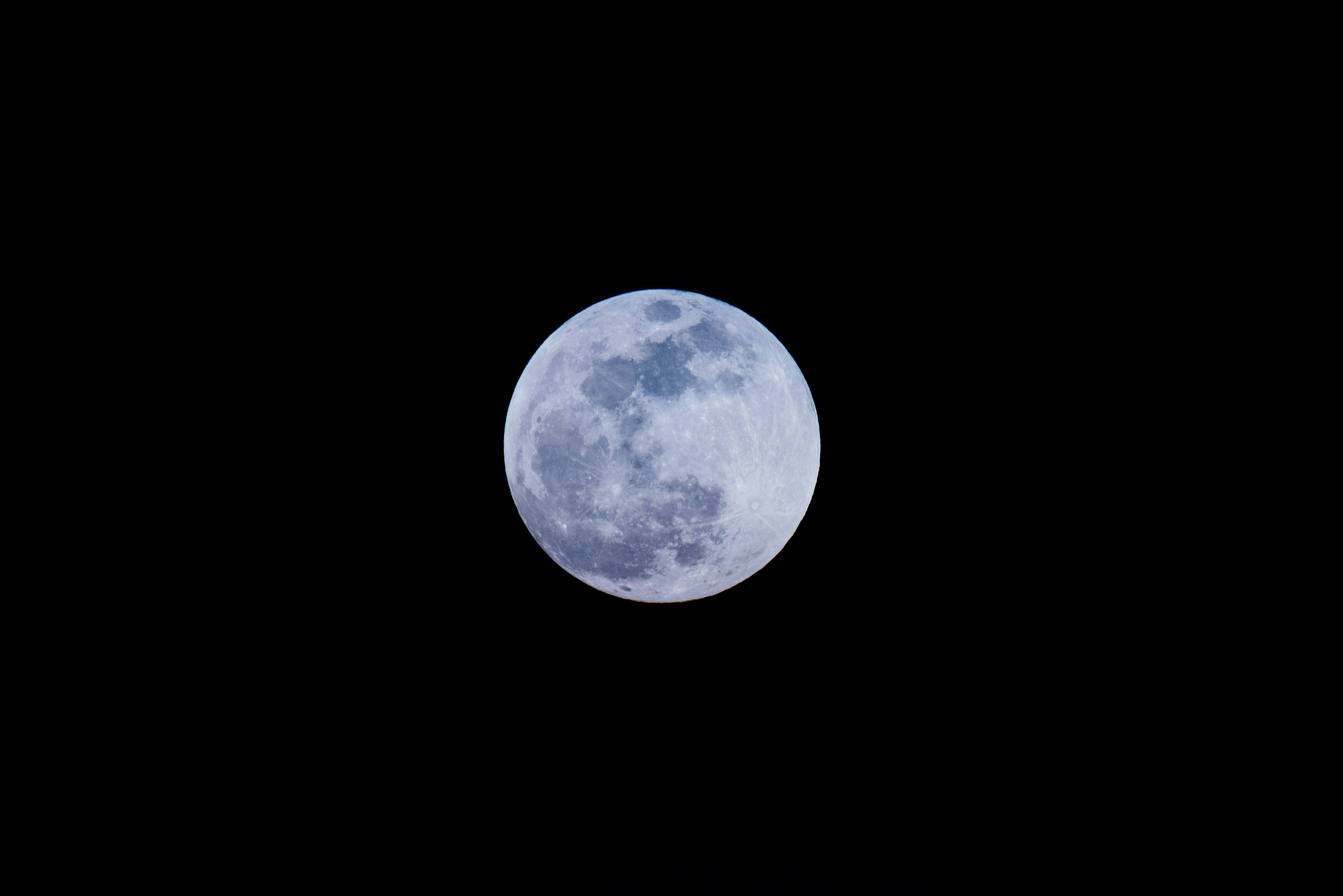 Déjate llevar por la belleza de esta noche de luna llena. Fondos de pantalla