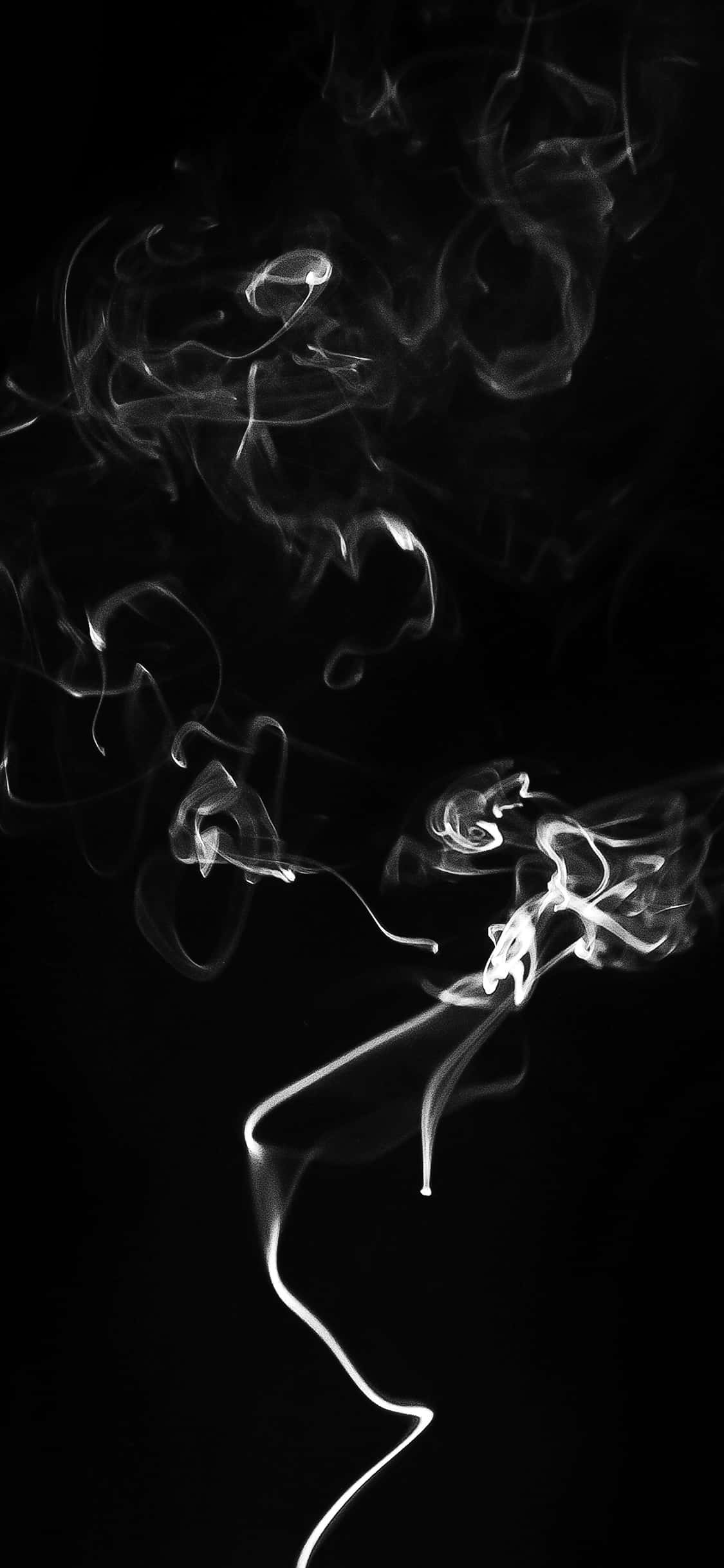 Delgada línea de humo negro en imagen Fondos de pantalla