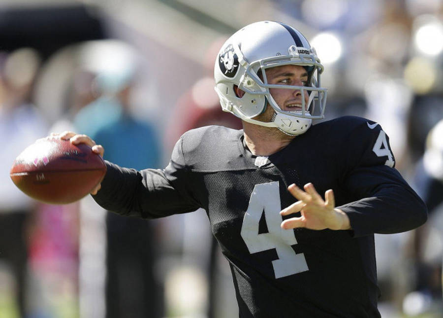 Derek Carr mide su lanzamiento Fondos de pantalla