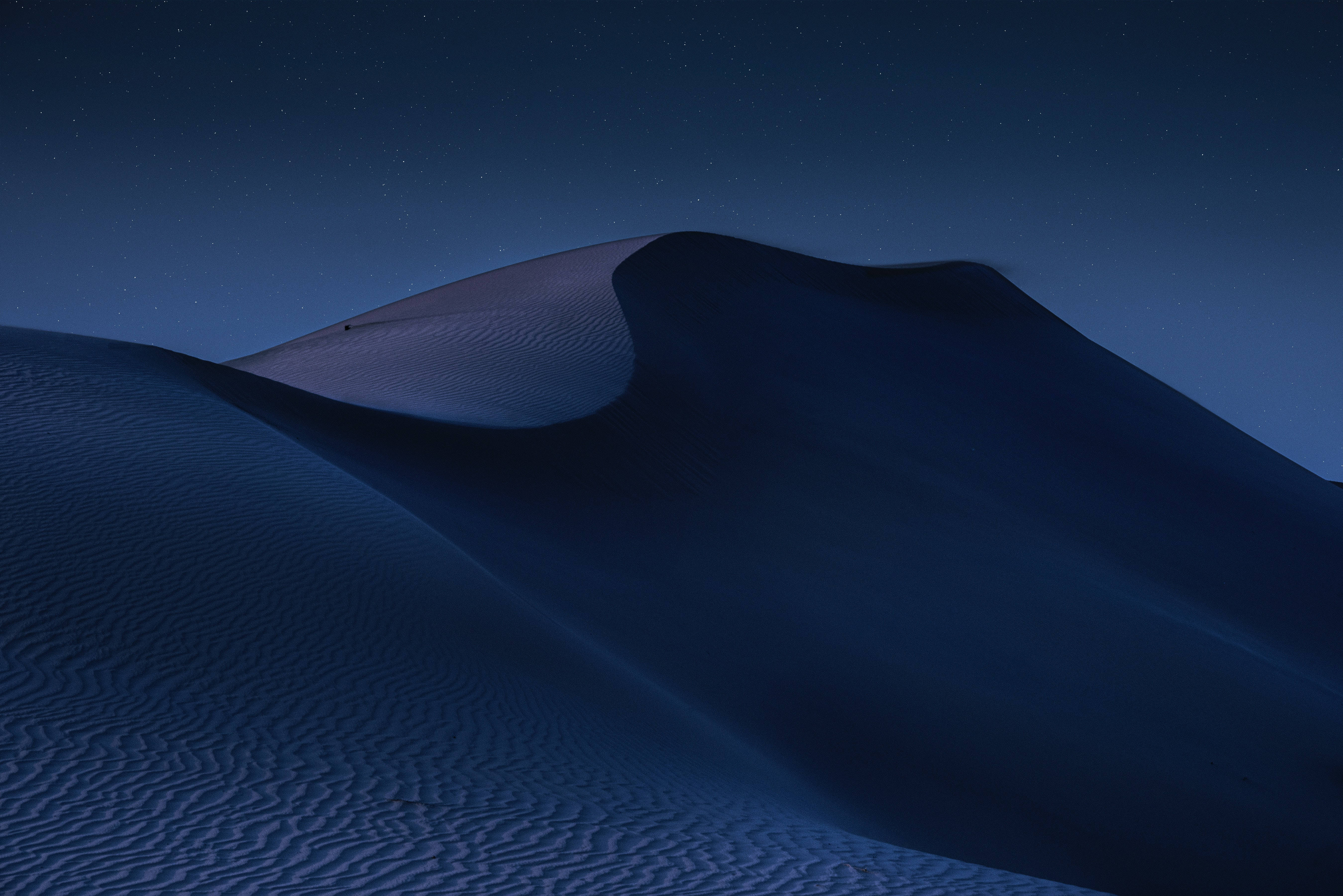 Desierto Montañoso Escénico Oscuro 4K Fondos de pantalla