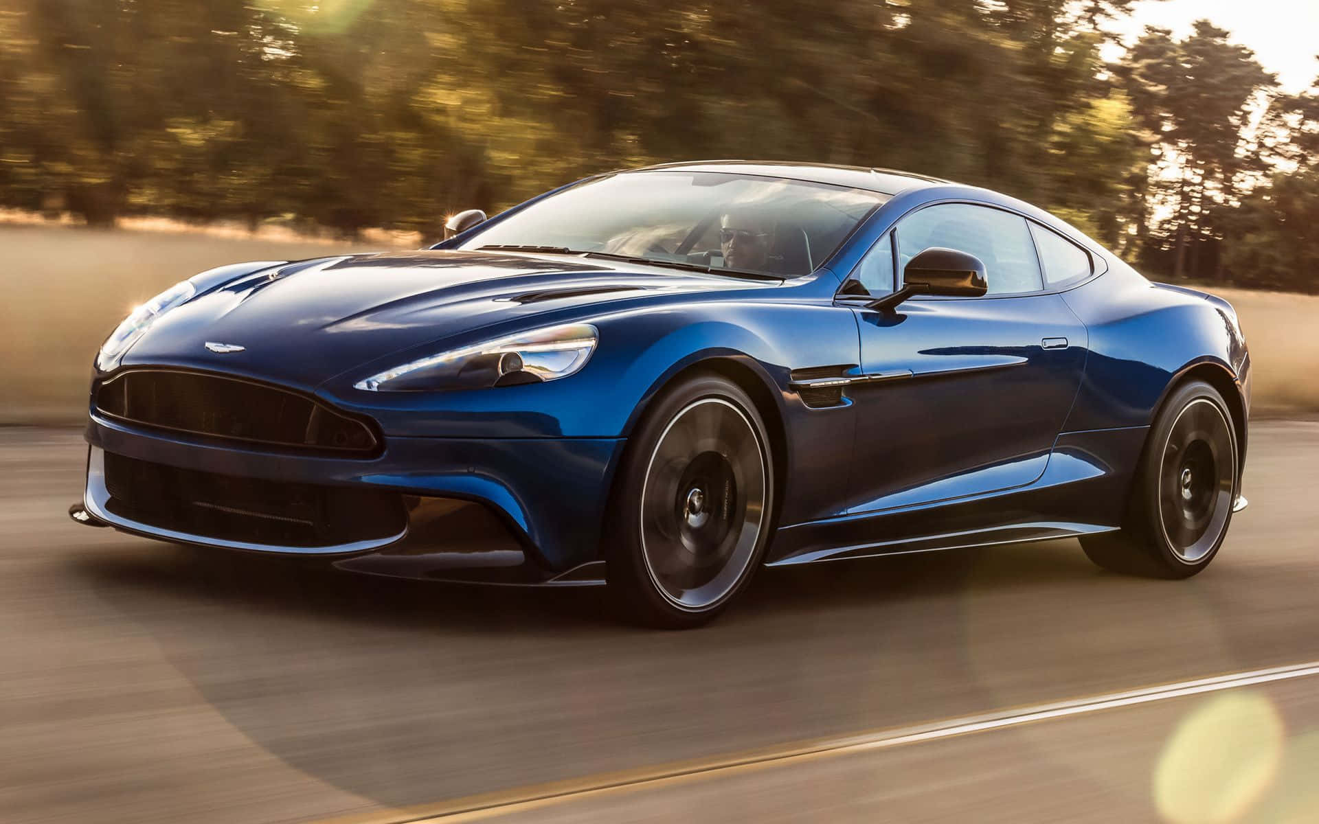 Deslumbrante Aston Martin Vanquish en Todo su Esplendor Fondos de pantalla