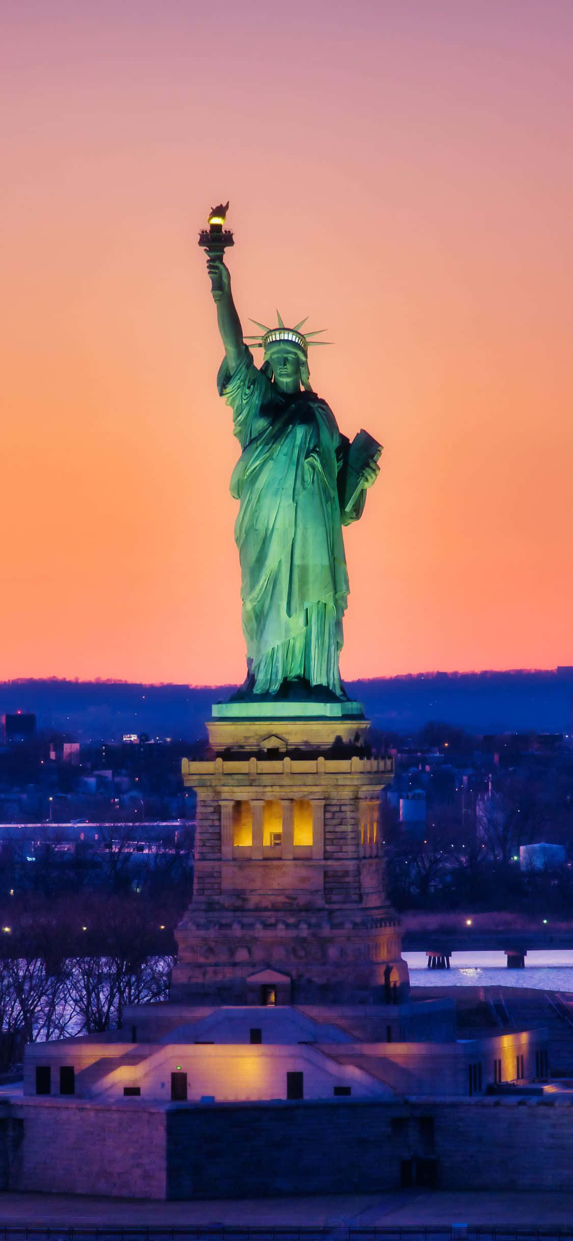 Disfruta del hermoso paisaje urbano de Nueva York en el elegante iPhone Xs Fondos de pantalla