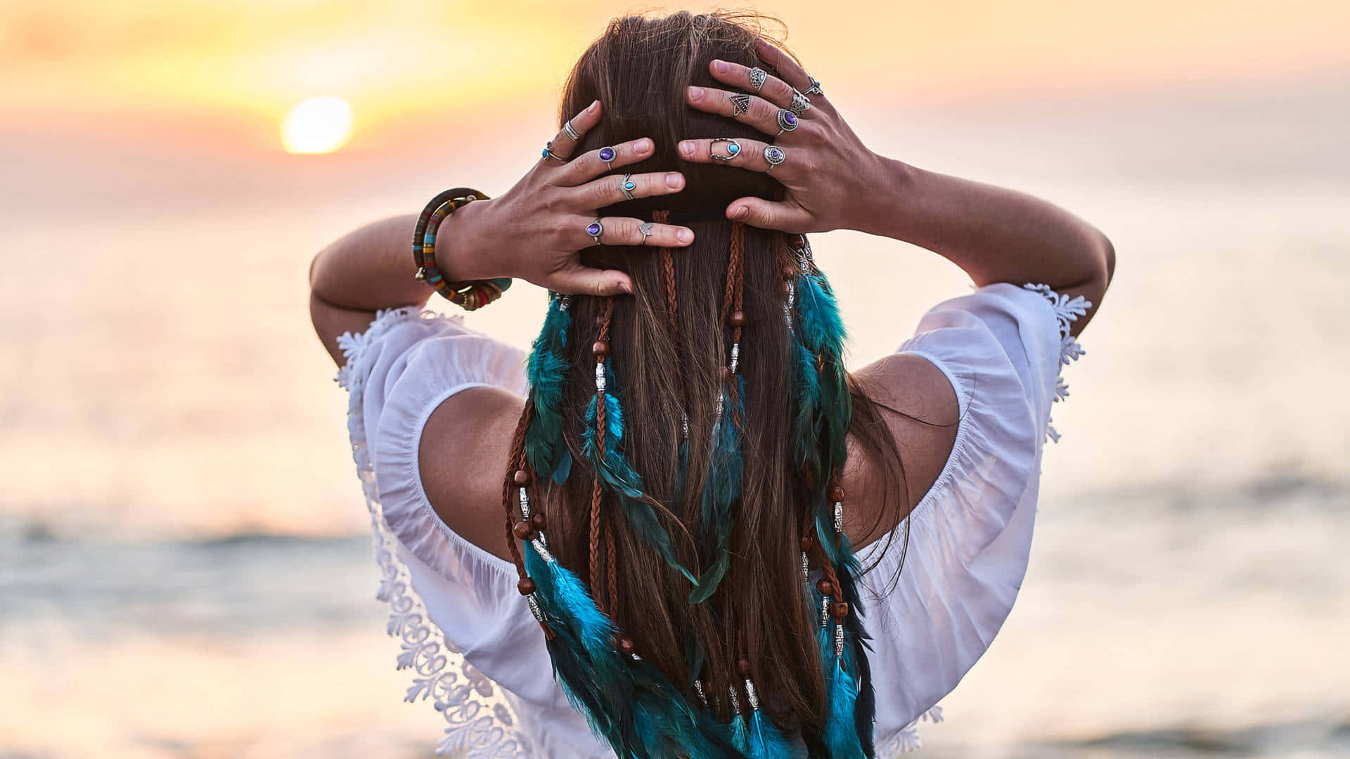 Disfruta la belleza de un espacio inspirado en el estilo boho, decorado con textiles terrosos y vibrantes. Fondos de pantalla