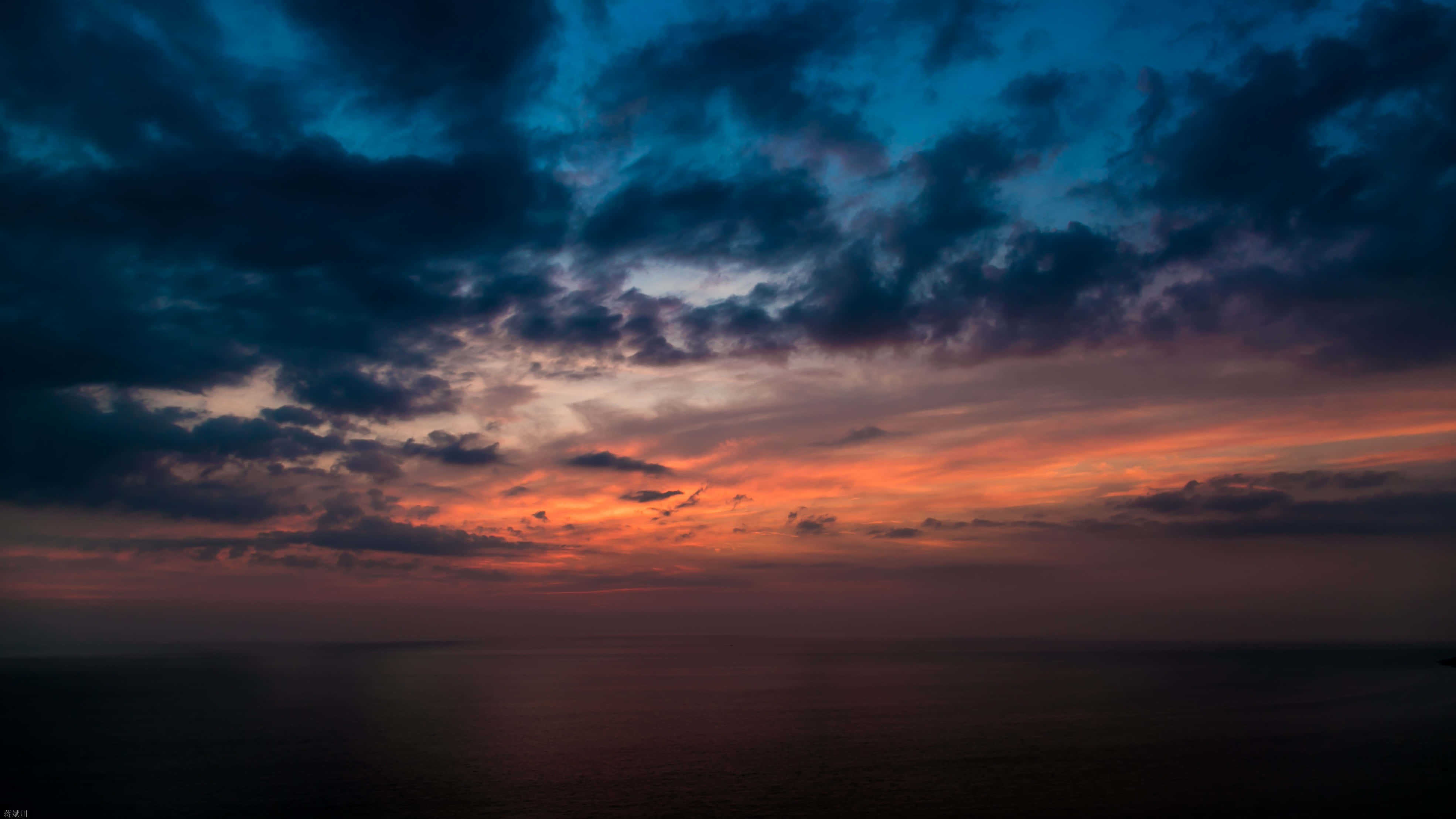 Disfruta la belleza de un amanecer dorado Fondos de pantalla