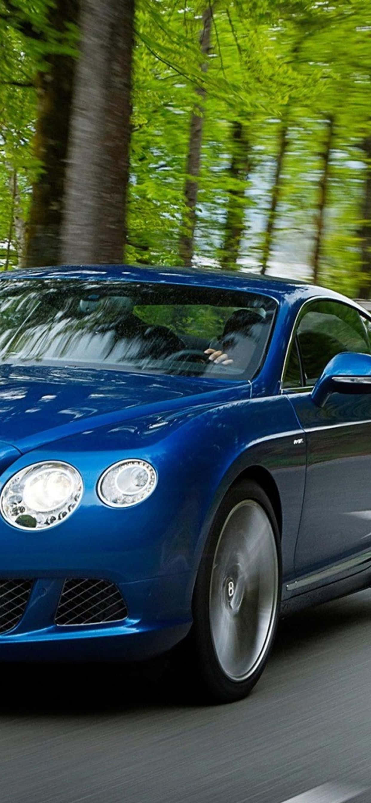 Disfruta la vida al máximo con estilo: iPhone Xs Max y un Bentley Fondos de pantalla