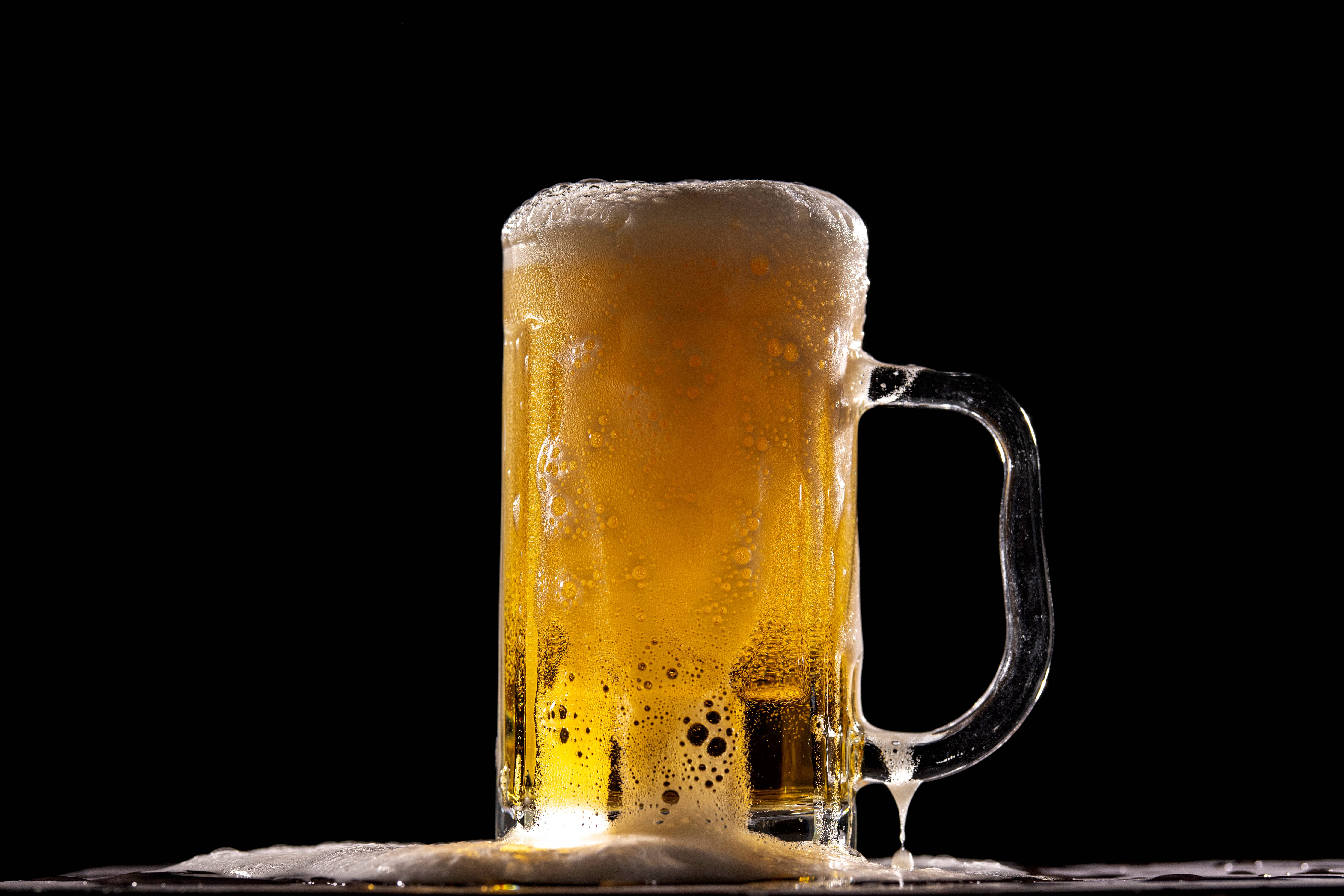 Disfruta una Cerveza con Amigos en Cualquier Momento Fondos de pantalla