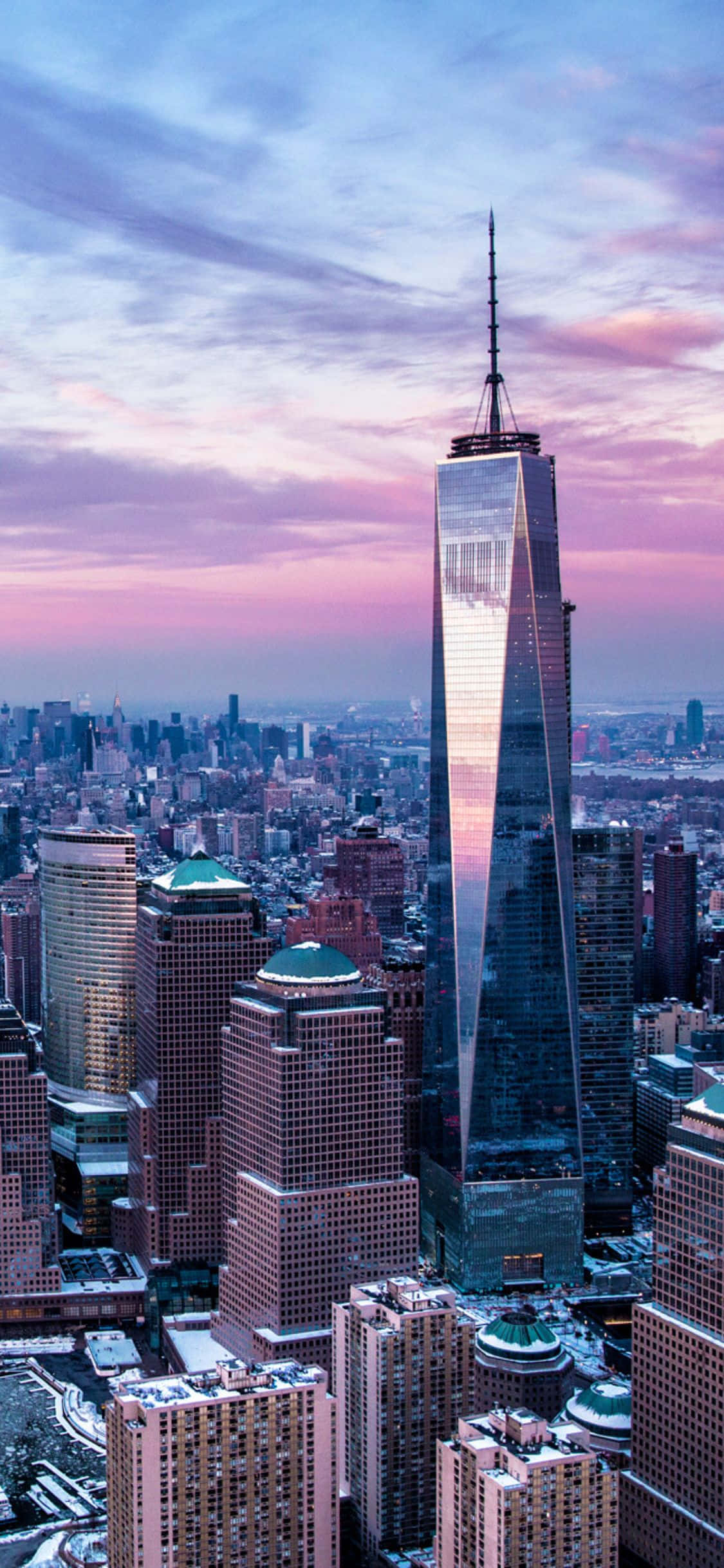 Disfrutando de la belleza del horizonte de Nueva York con un iPhone X Fondos de pantalla